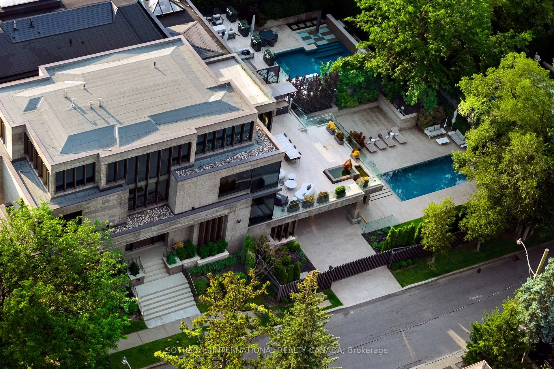 Photo 6 of 211 Dunvegan Road, Toronto, Forest Hill South — HOMEH