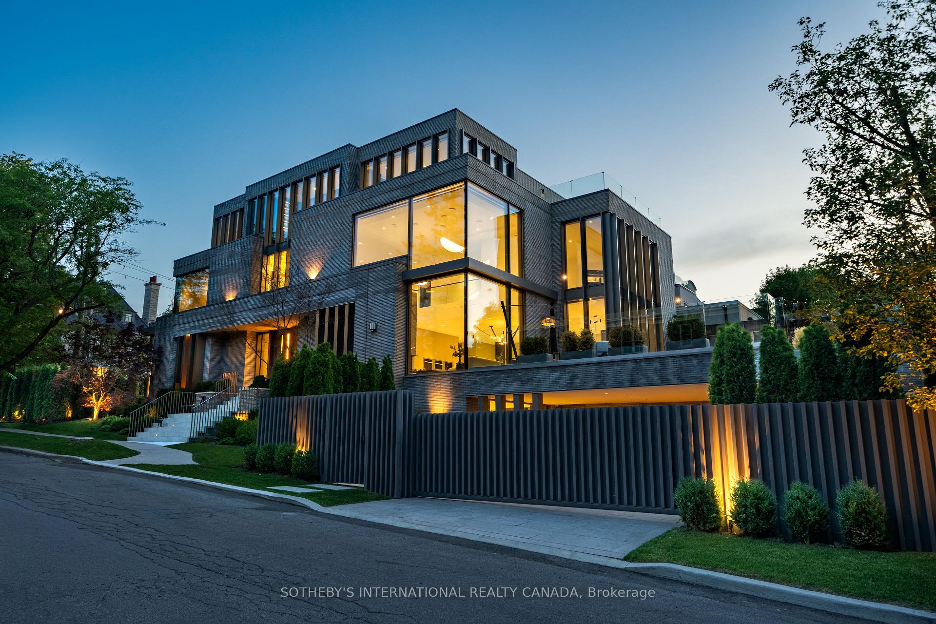 Photo 3 of 211 Dunvegan Road, Toronto, Forest Hill South — HOMEH