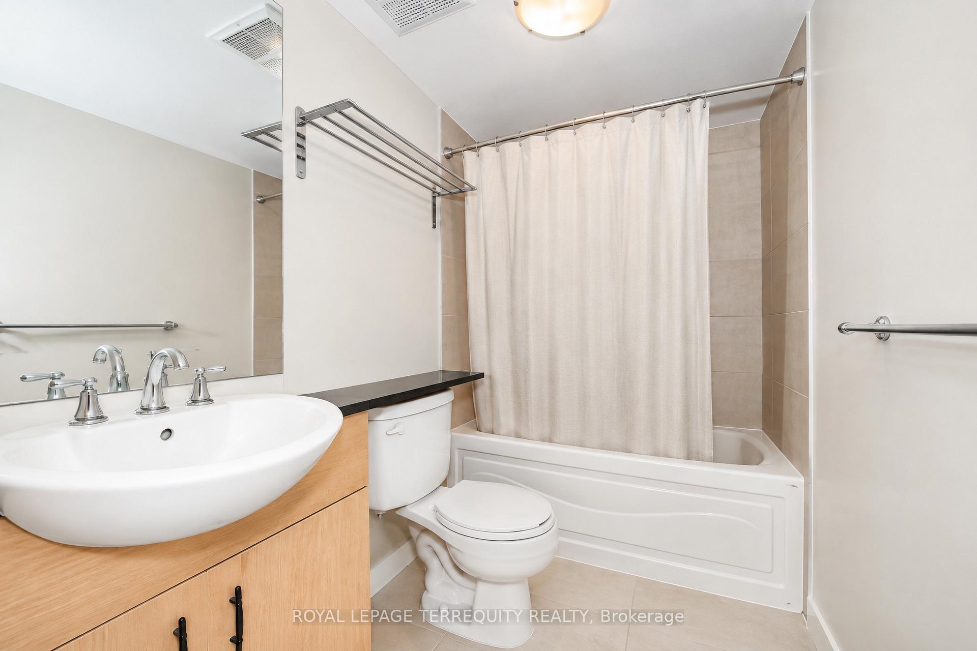 Photo 10 of Unit 2907, 397 Front Street W, Toronto, Waterfront Communities — HOMEH