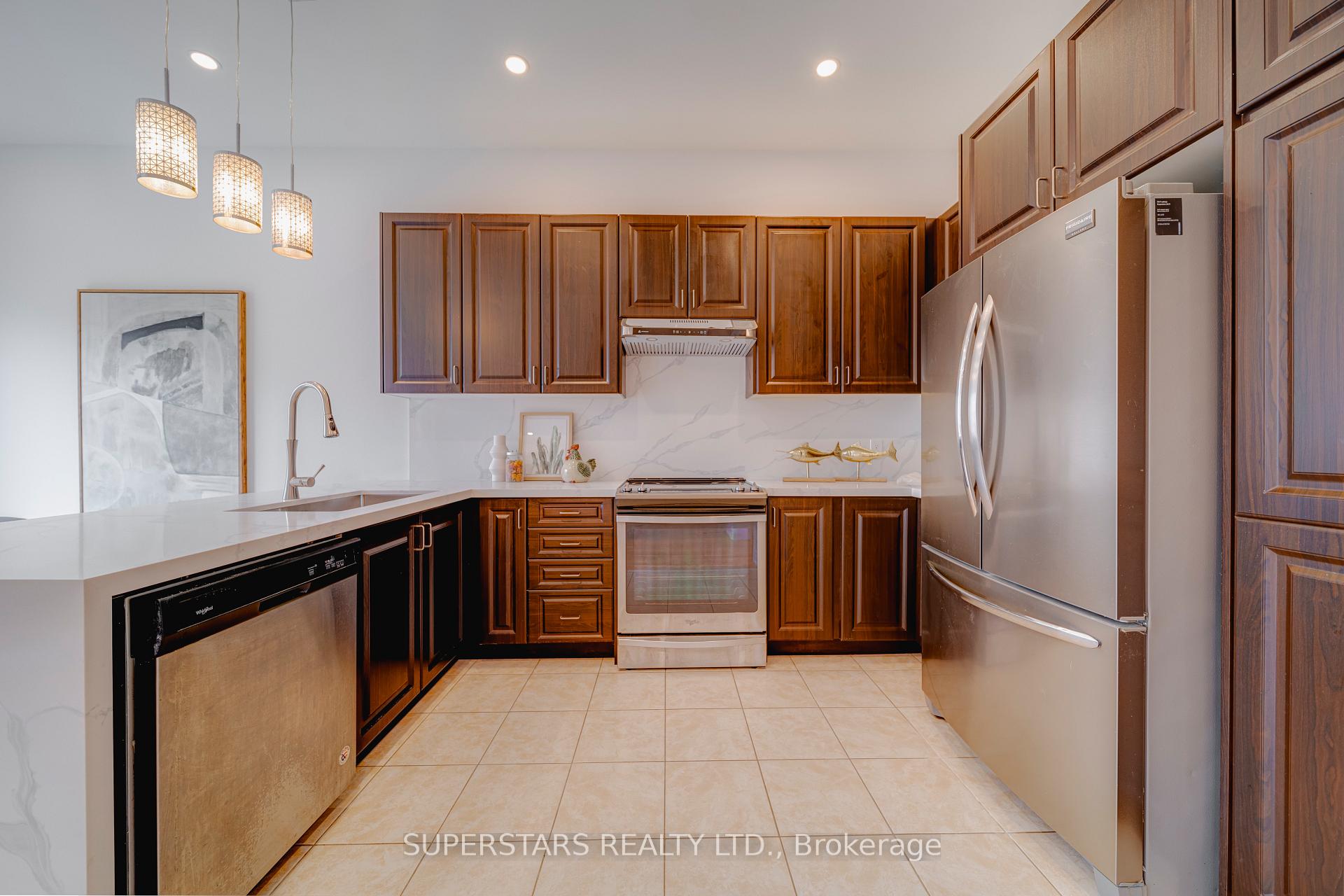 Photo 11 of 6 Temple Avenue, East Gwillimbury, Sharon — HOMEH