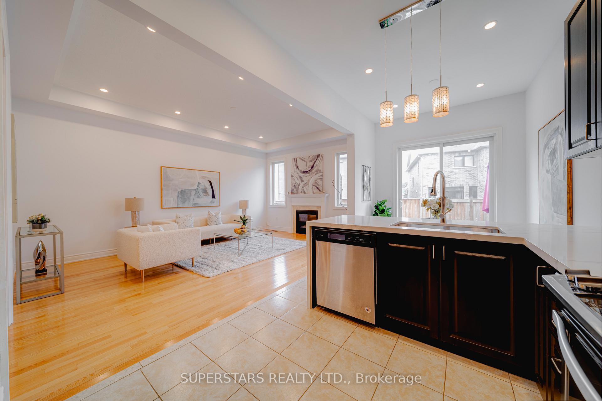 Photo 12 of 6 Temple Avenue, East Gwillimbury, Sharon — HOMEH