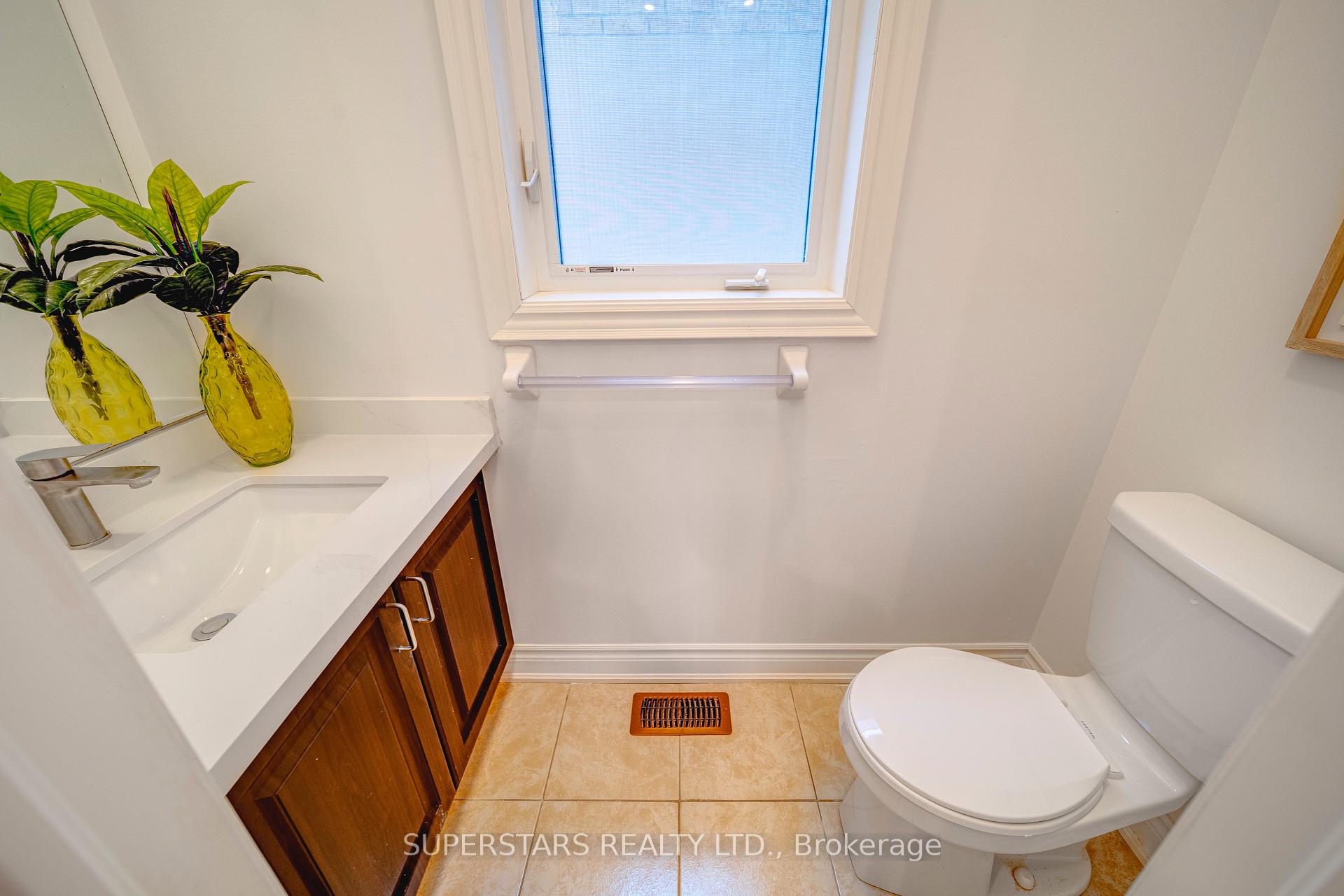 Photo 14 of 6 Temple Avenue, East Gwillimbury, Sharon — HOMEH