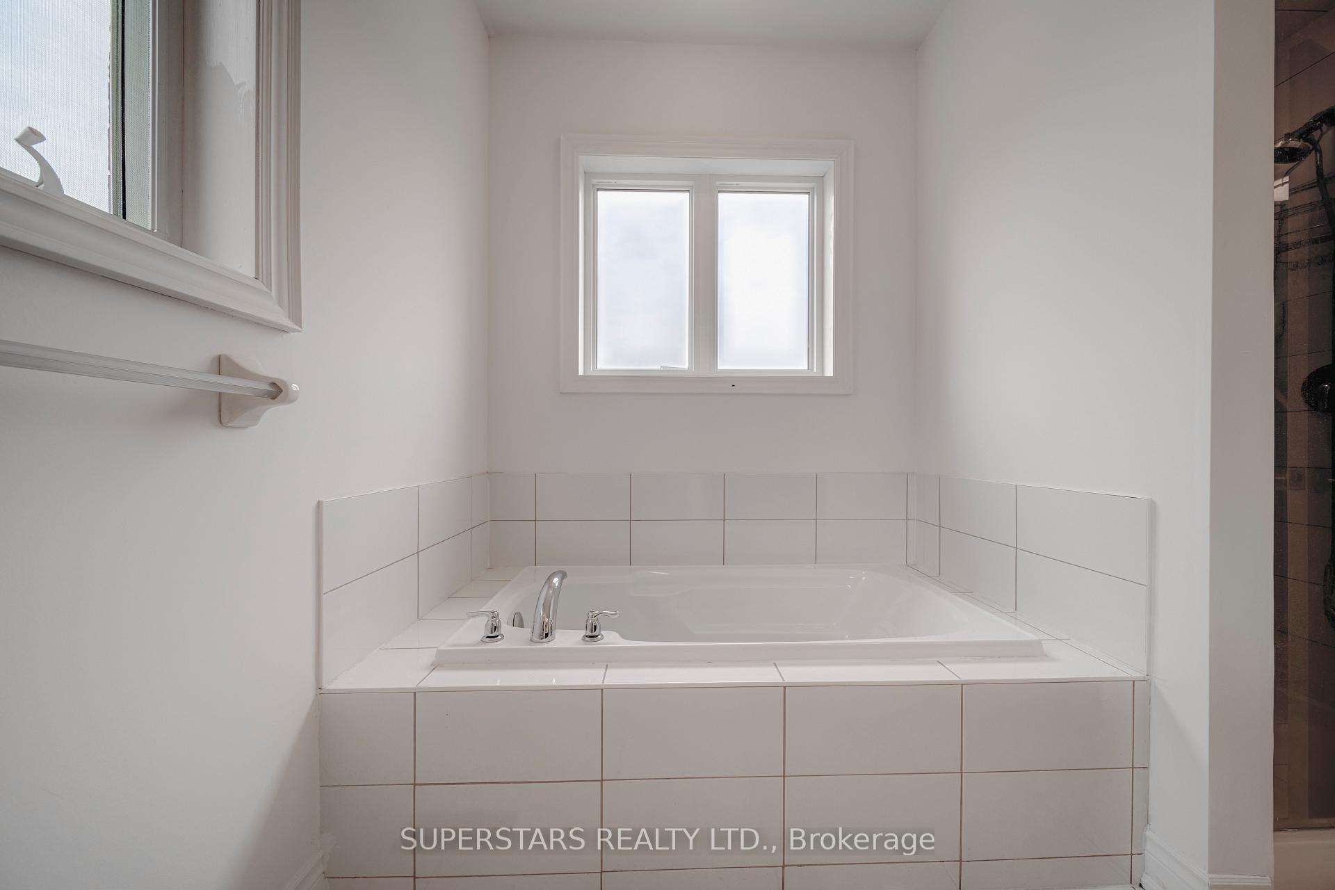 Photo 19 of 6 Temple Avenue, East Gwillimbury, Sharon — HOMEH