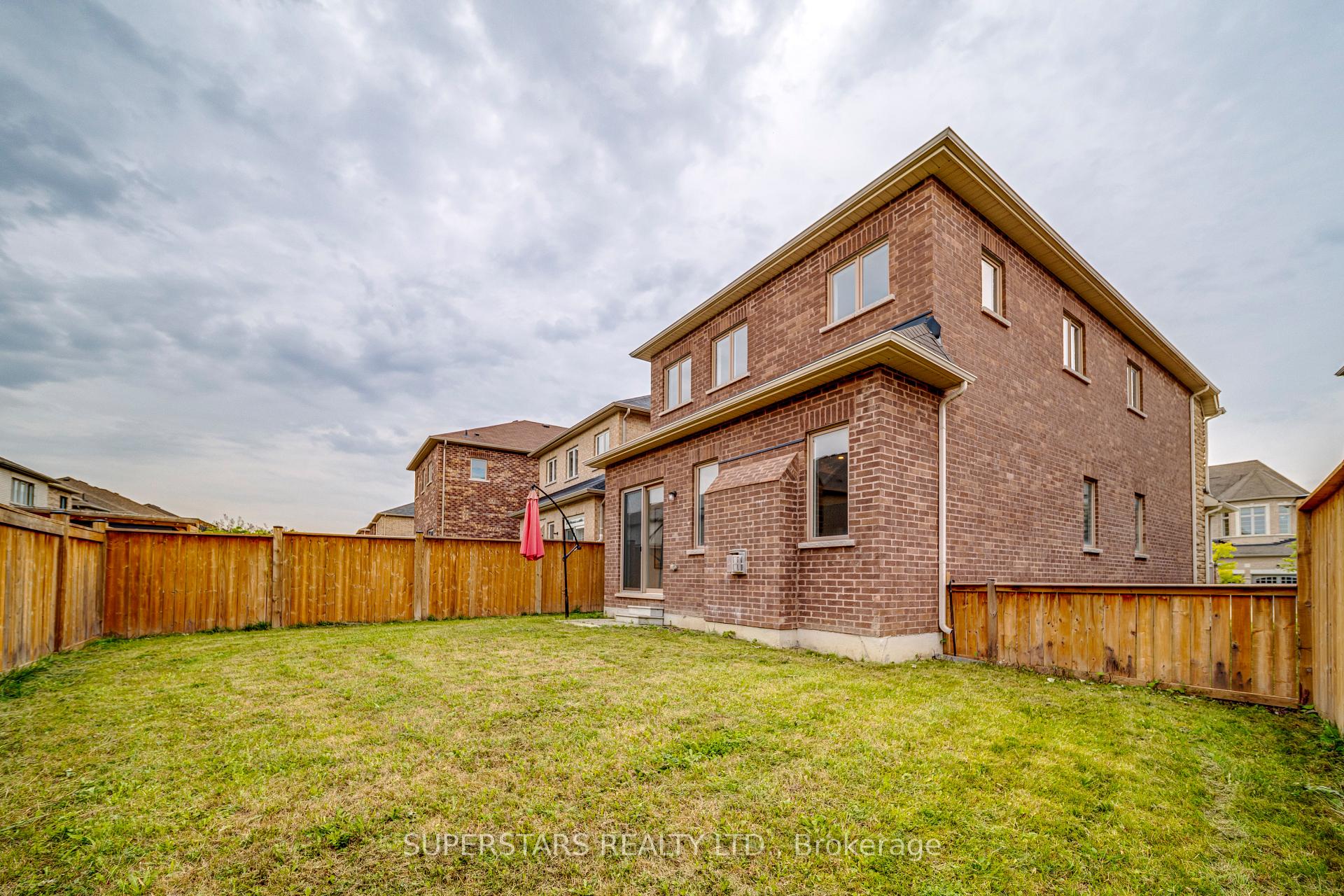 Photo 26 of 6 Temple Avenue, East Gwillimbury, Sharon — HOMEH