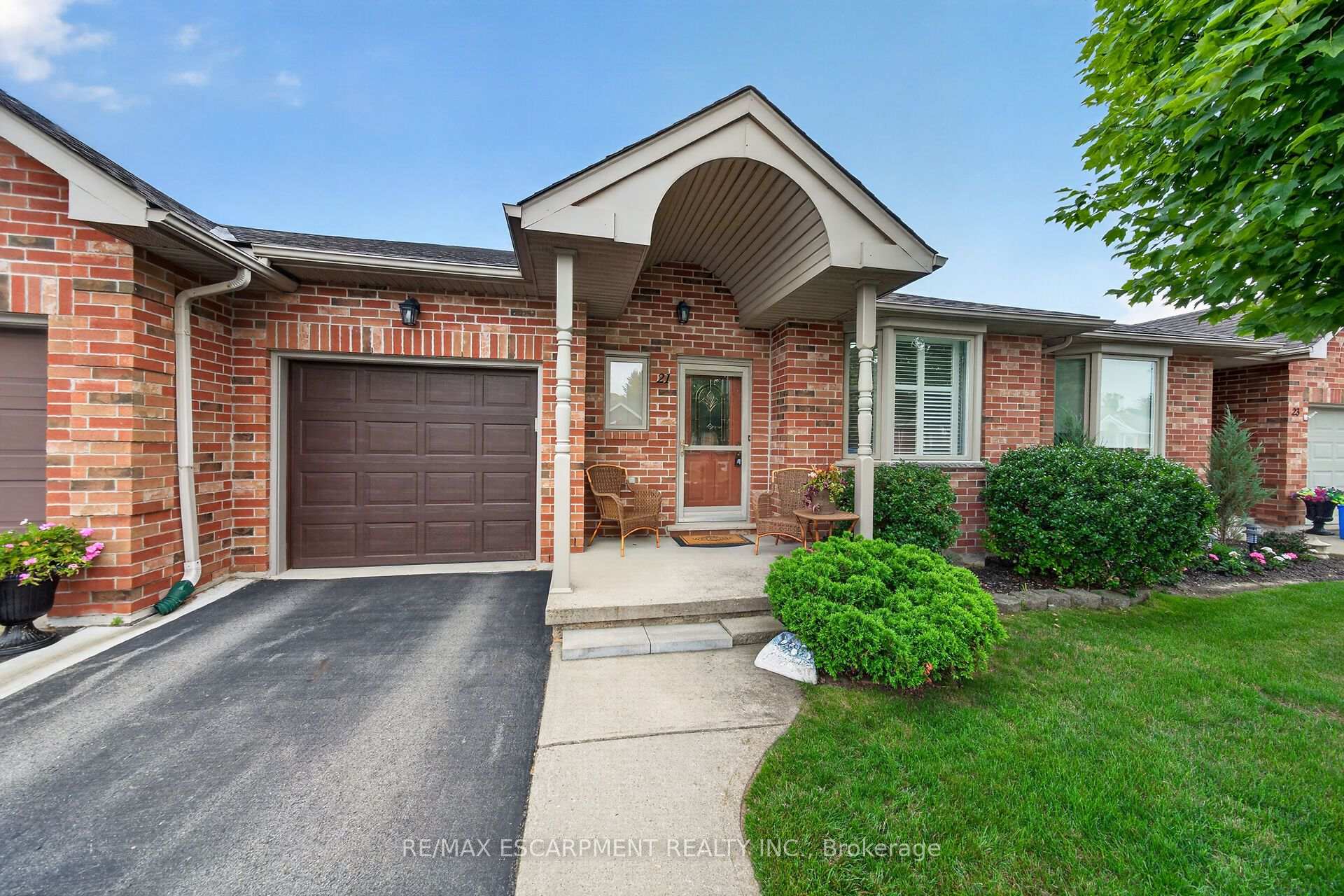 Photo 1 of 21 Twentyplace Boulevard, Hamilton, Mount Hope — HOMEH