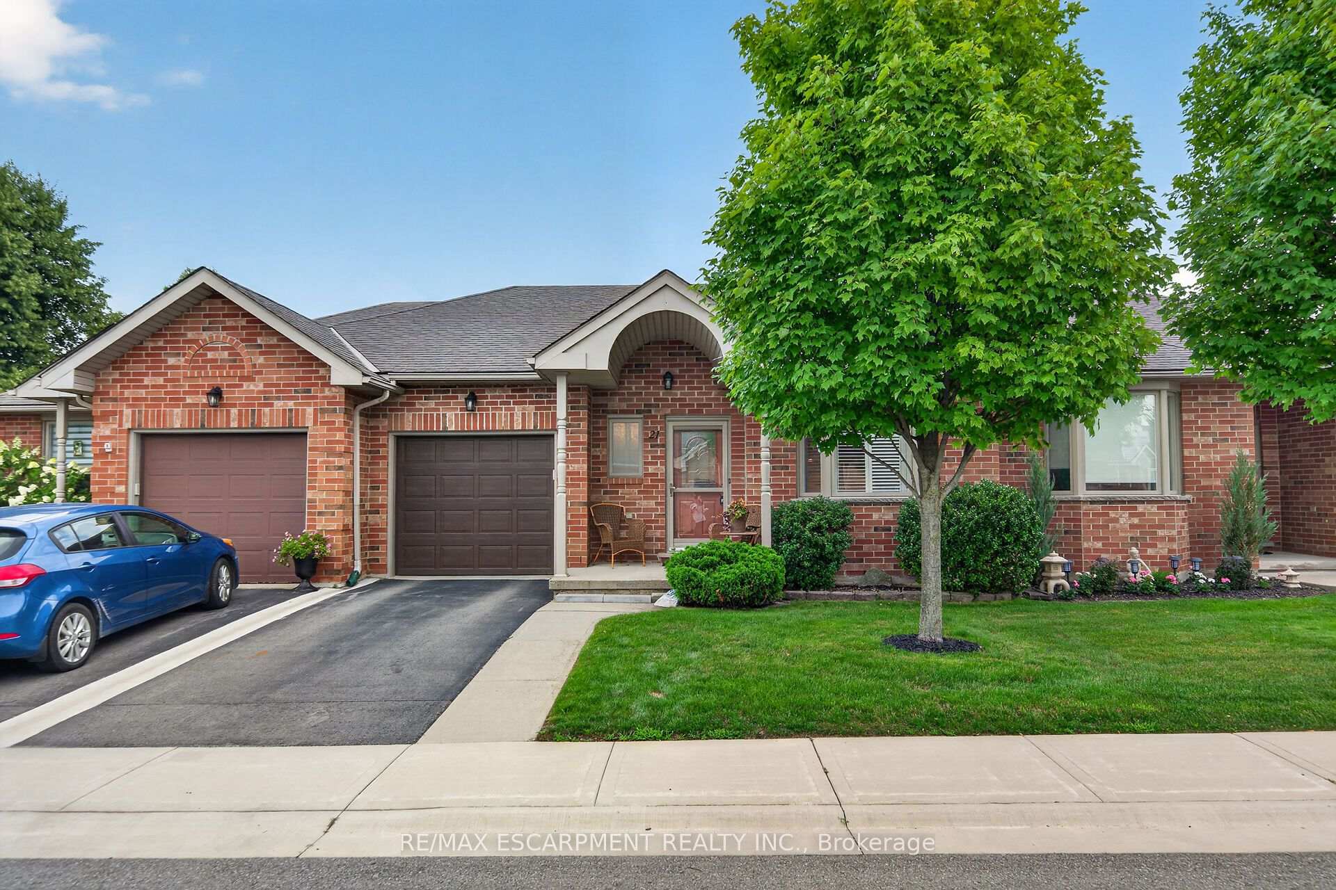 Photo 3 of 21 Twentyplace Boulevard, Hamilton, Mount Hope — HOMEH