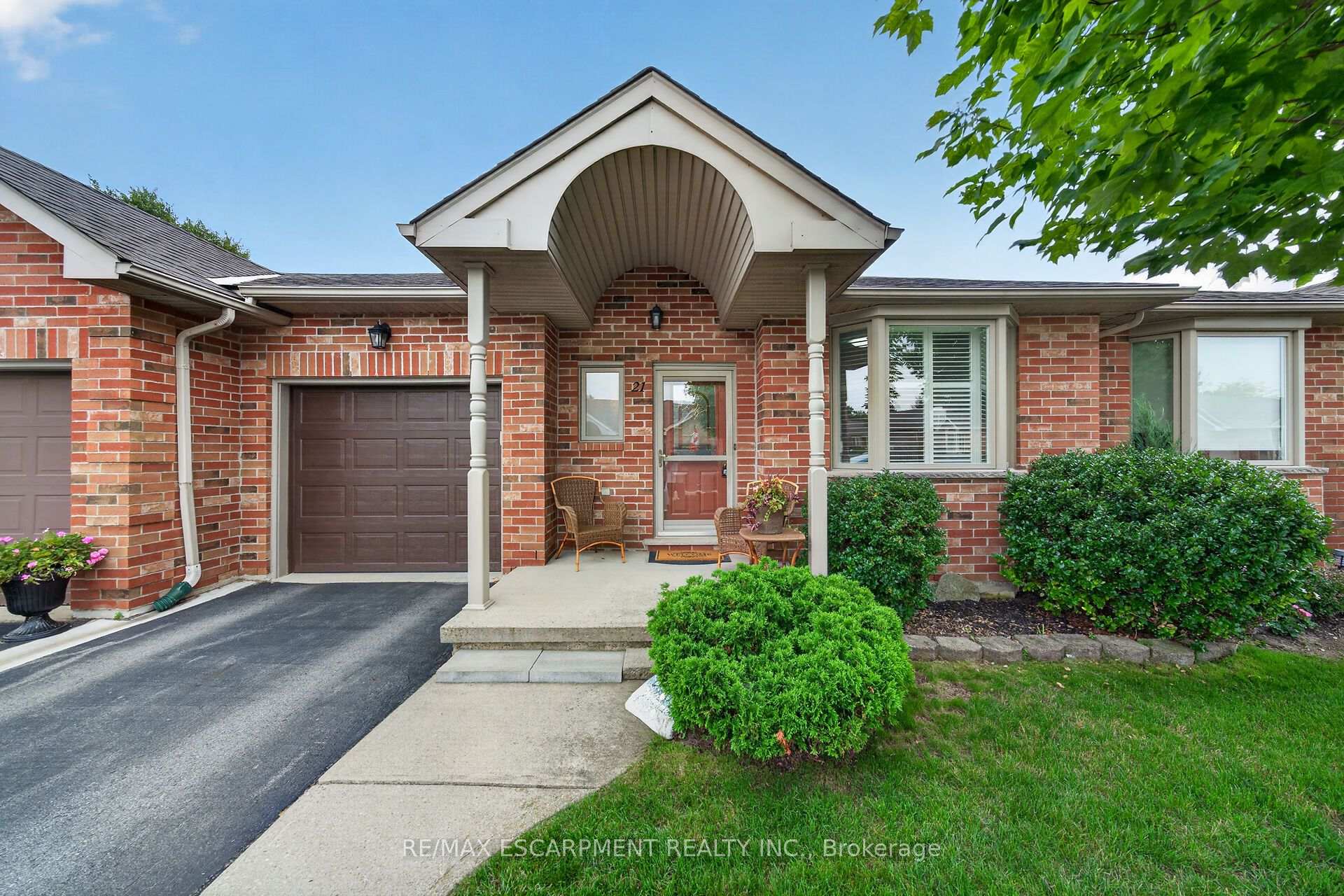 Photo 5 of 21 Twentyplace Boulevard, Hamilton, Mount Hope — HOMEH