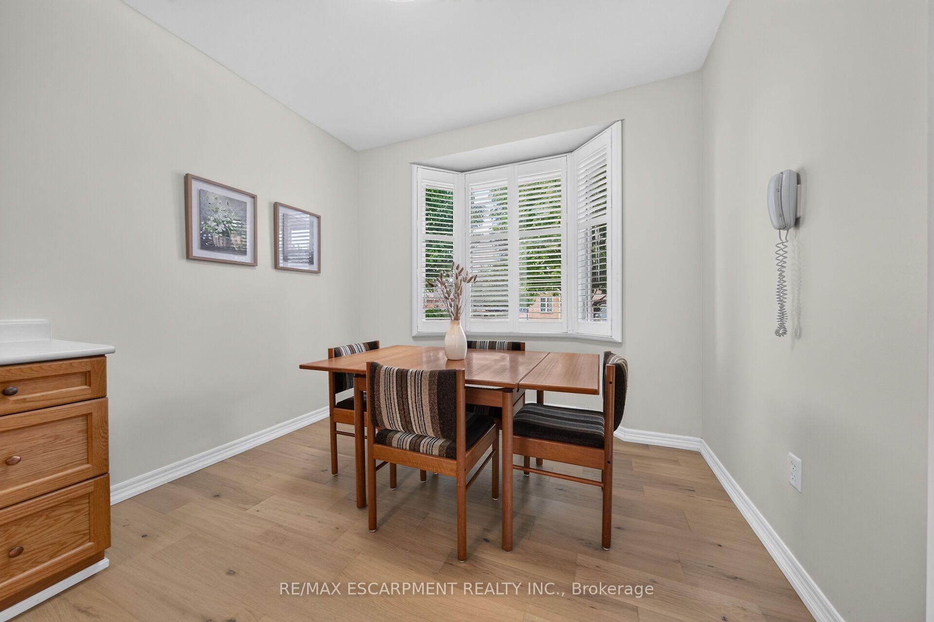 Photo 19 of 21 Twentyplace Boulevard, Hamilton, Mount Hope — HOMEH