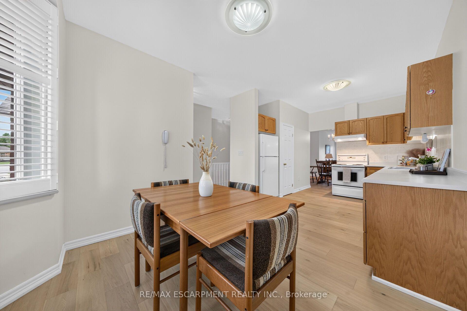 Photo 21 of 21 Twentyplace Boulevard, Hamilton, Mount Hope — HOMEH
