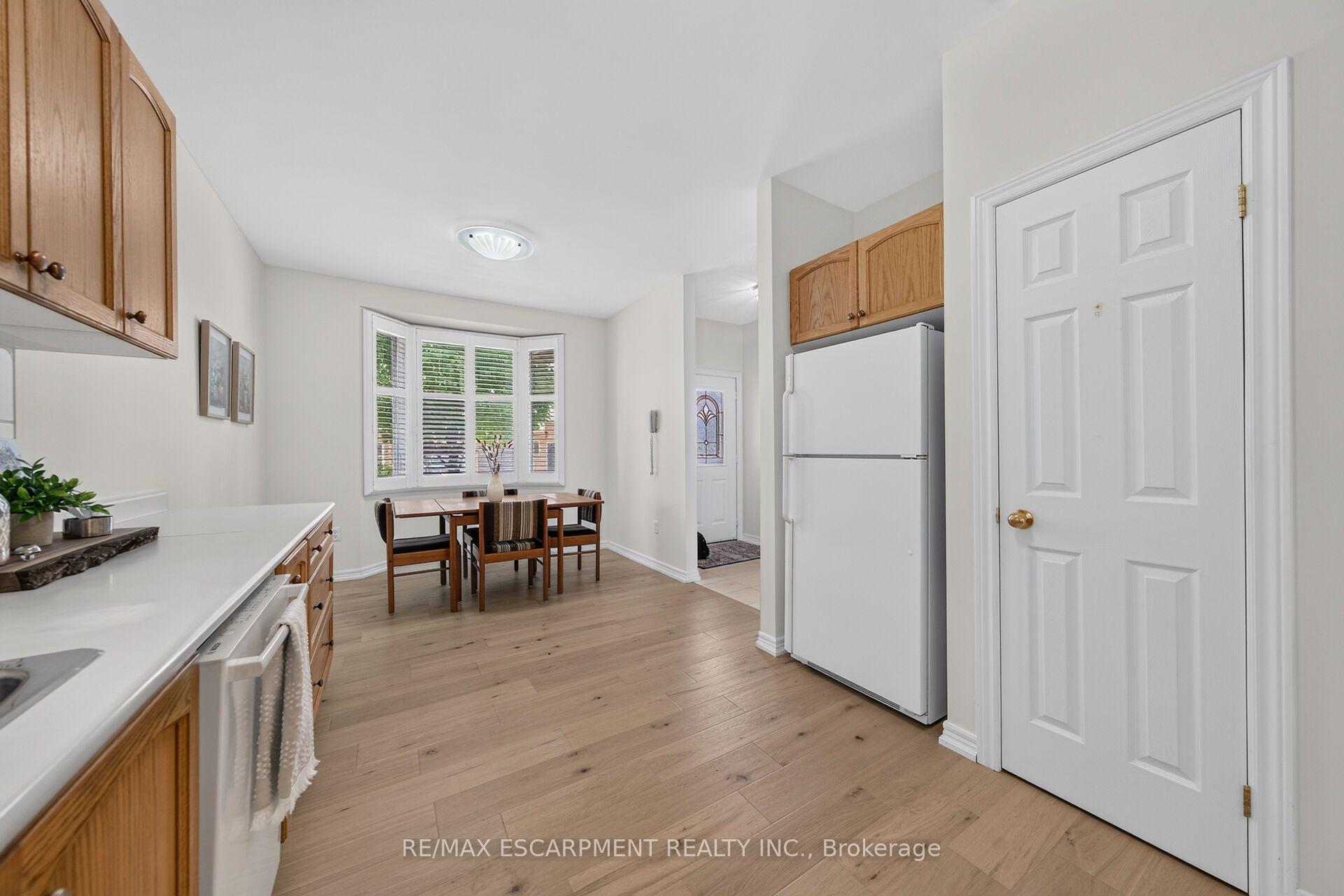 Photo 29 of 21 Twentyplace Boulevard, Hamilton, Mount Hope — HOMEH