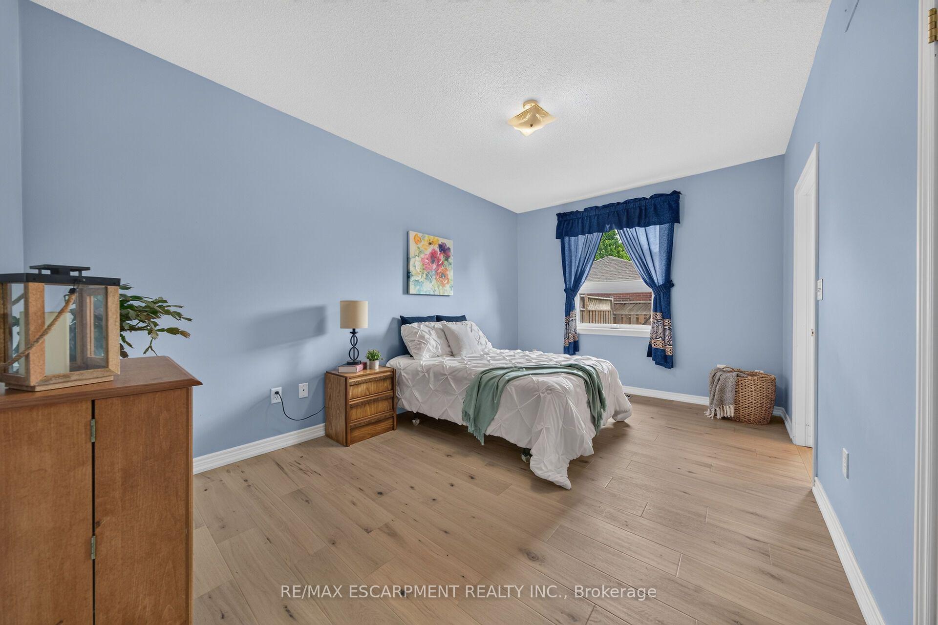 Photo 47 of 21 Twentyplace Boulevard, Hamilton, Mount Hope — HOMEH