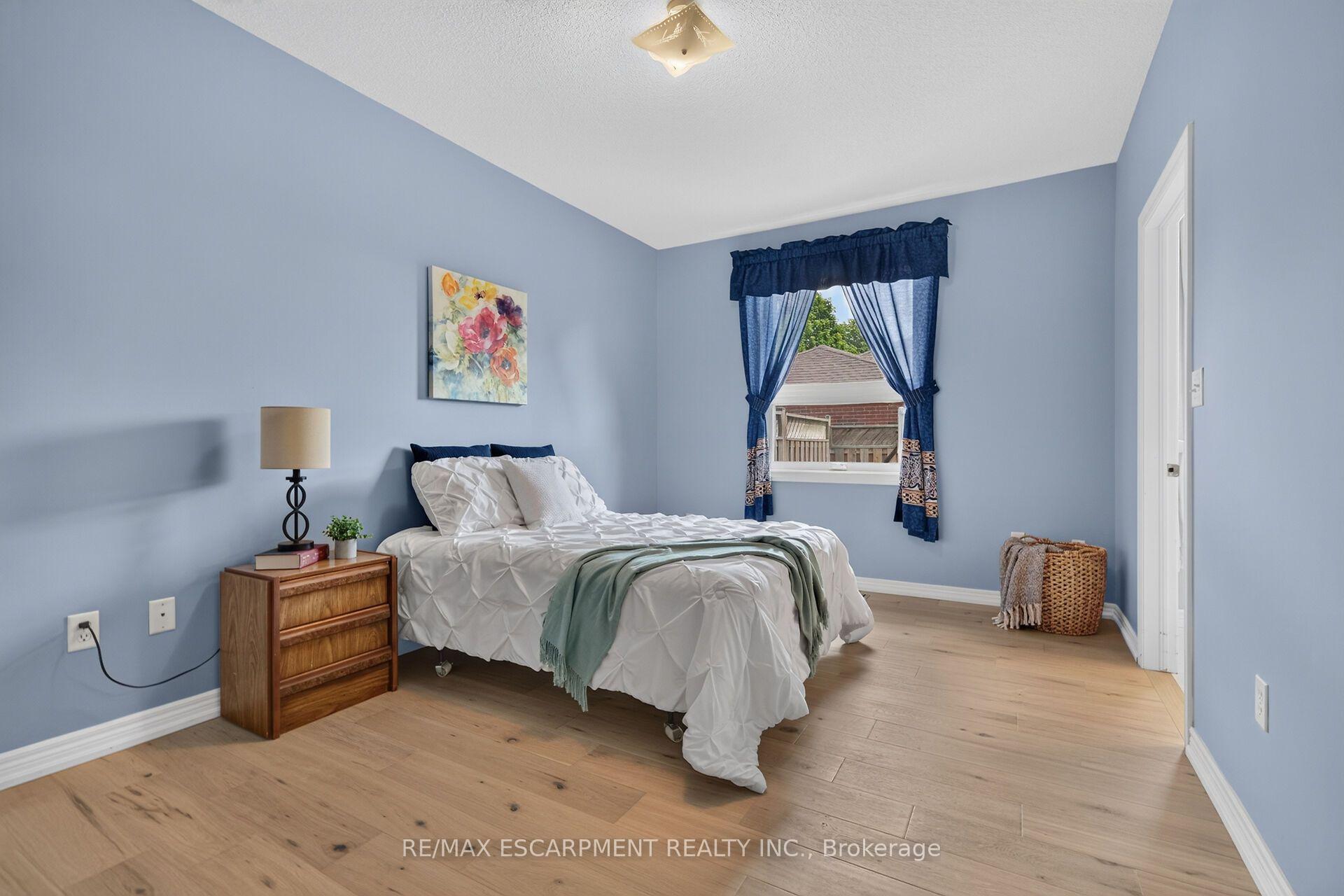 Photo 51 of 21 Twentyplace Boulevard, Hamilton, Mount Hope — HOMEH