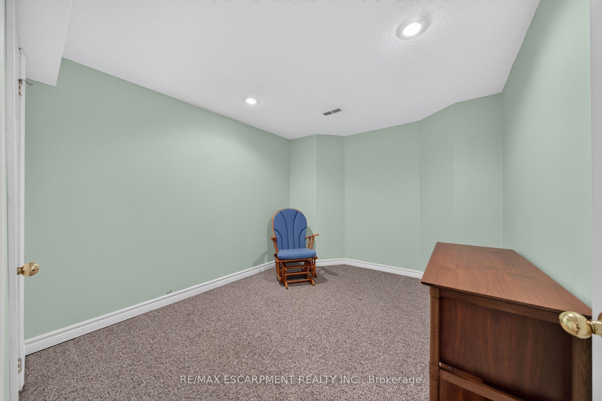 Photo 62 of 21 Twentyplace Boulevard, Hamilton, Mount Hope — HOMEH