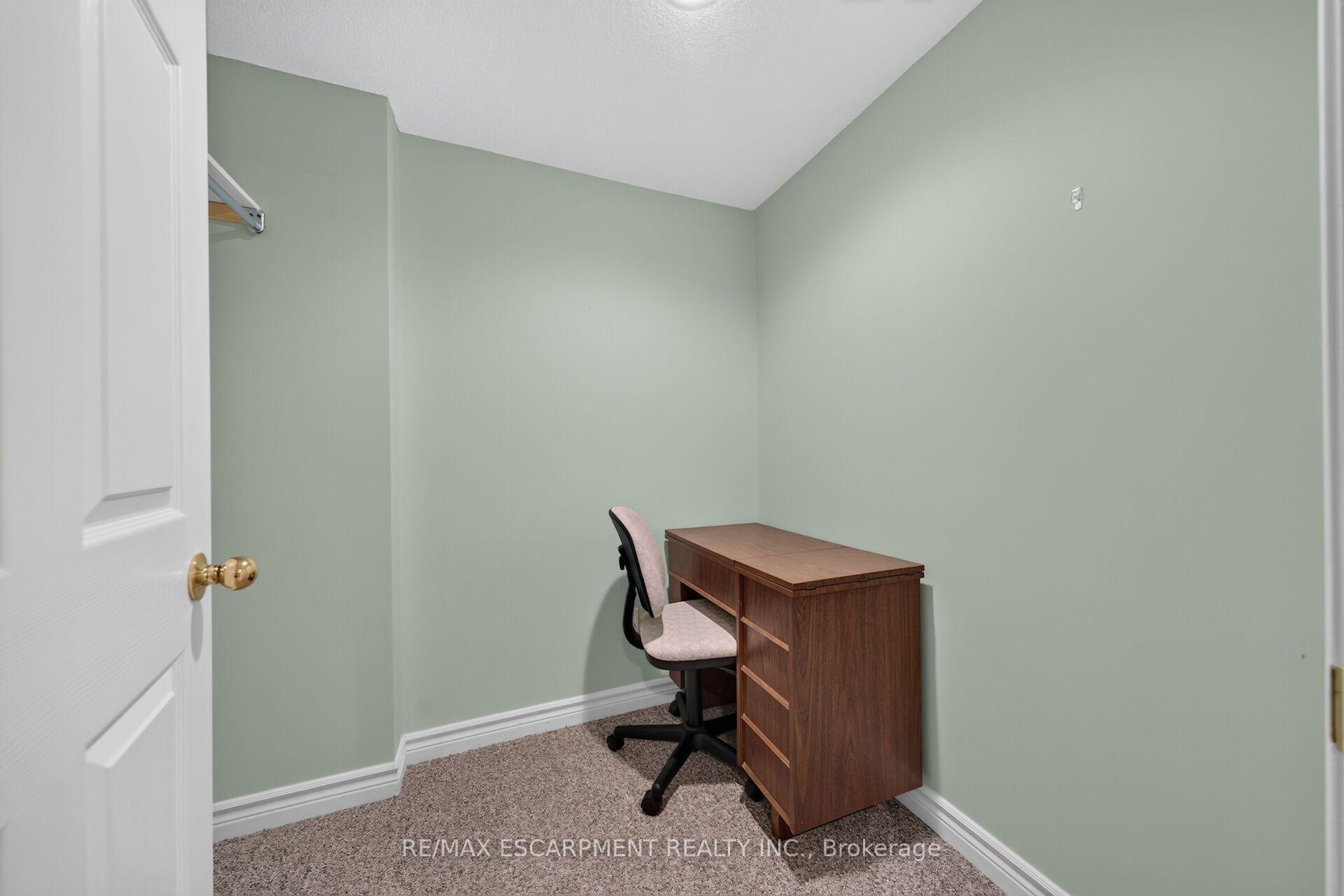 Photo 63 of 21 Twentyplace Boulevard, Hamilton, Mount Hope — HOMEH