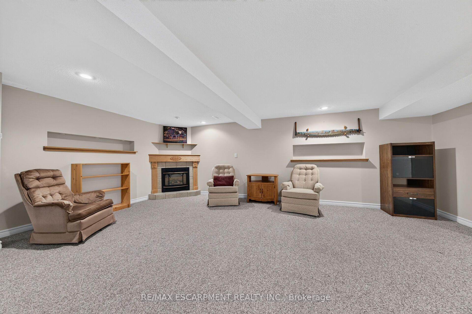 Photo 68 of 21 Twentyplace Boulevard, Hamilton, Mount Hope — HOMEH
