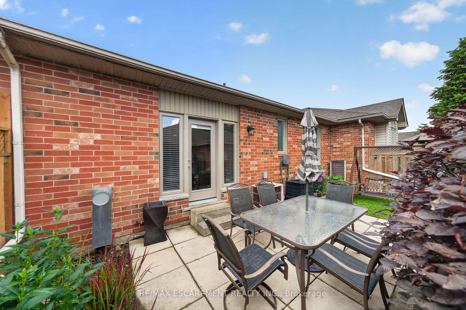 Photo 73 of 21 Twentyplace Boulevard, Hamilton, Mount Hope — HOMEH