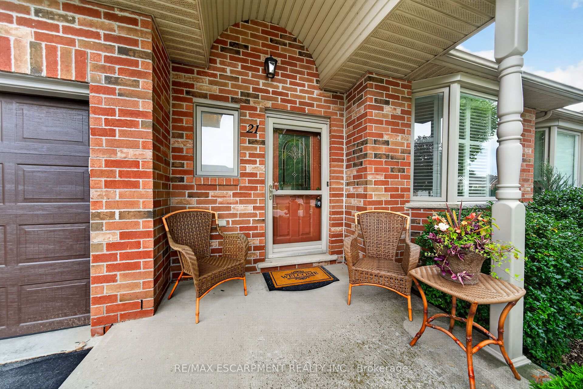 Photo 4 of 21 Twentyplace Boulevard, Hamilton, Mount Hope — HOMEH
