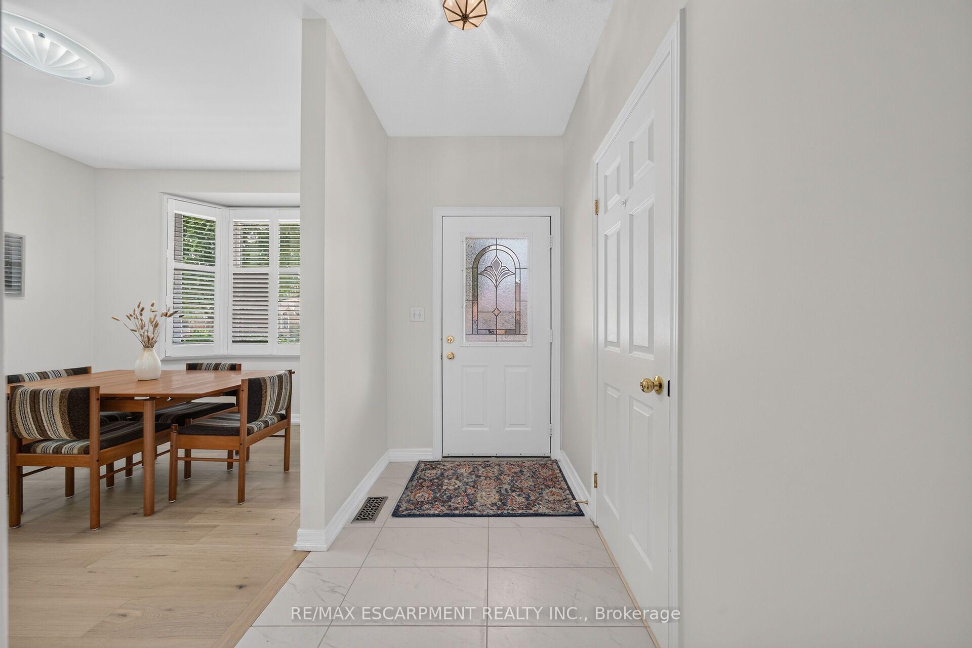 Photo 6 of 21 Twentyplace Boulevard, Hamilton, Mount Hope — HOMEH