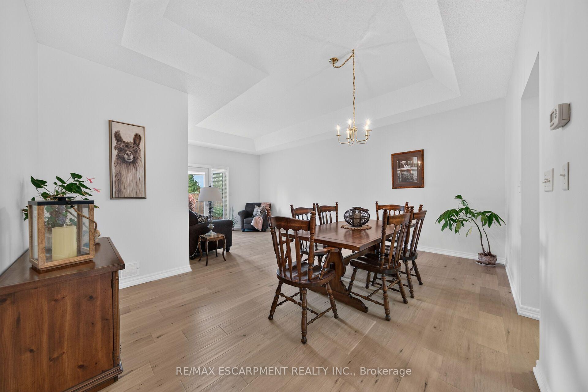 Photo 18 of 21 Twentyplace Boulevard, Hamilton, Mount Hope — HOMEH