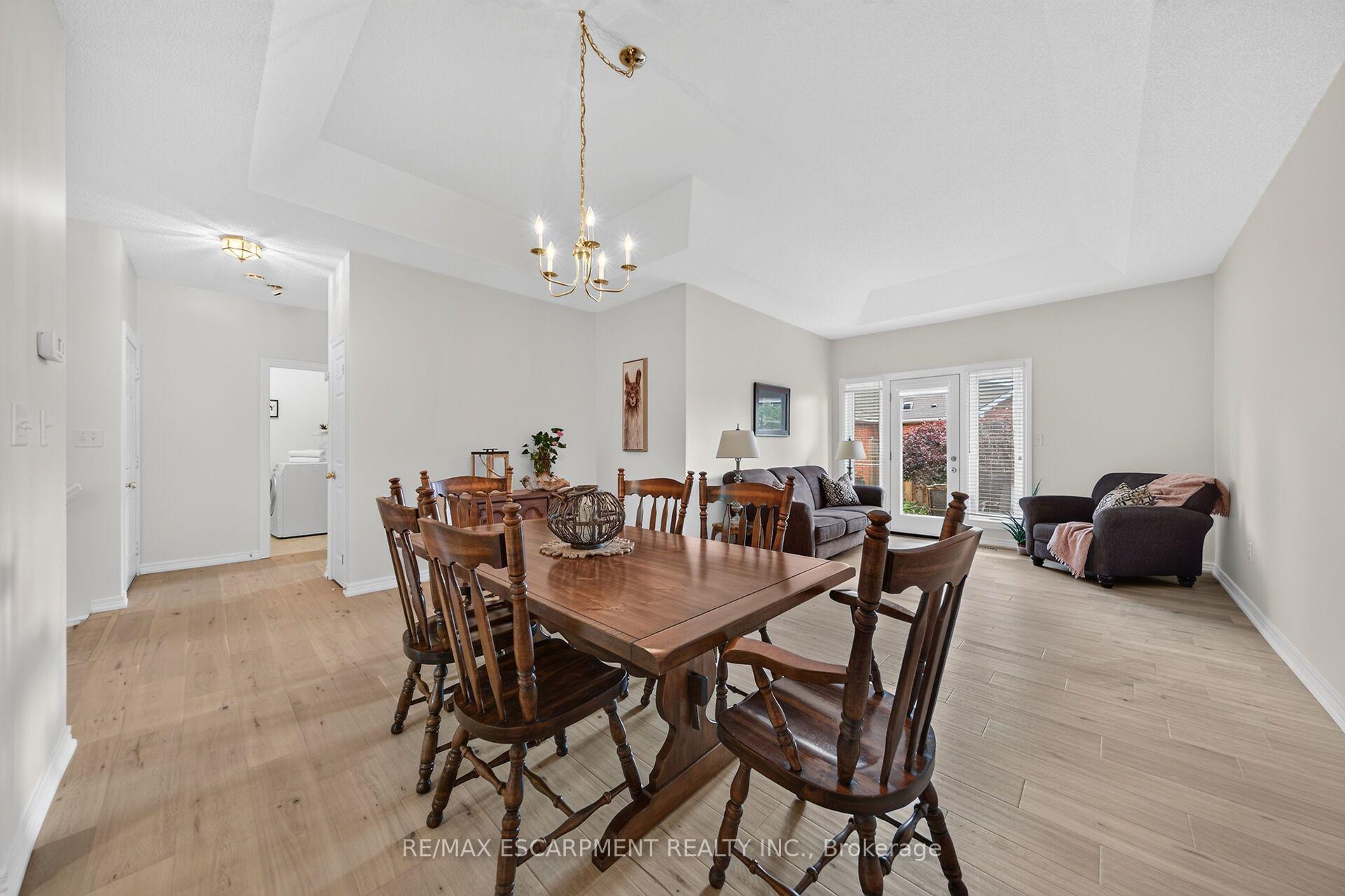 Photo 20 of 21 Twentyplace Boulevard, Hamilton, Mount Hope — HOMEH