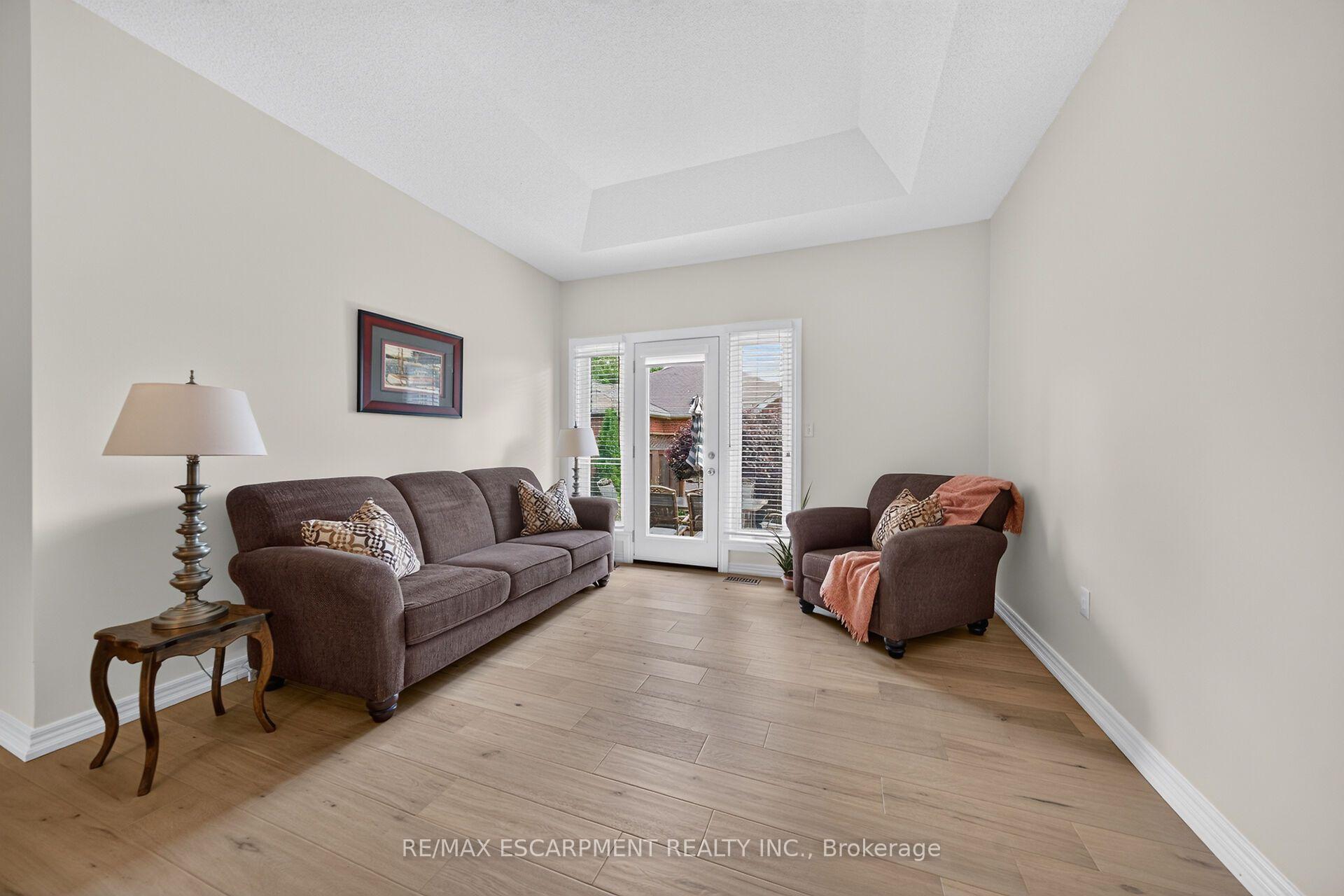 Photo 22 of 21 Twentyplace Boulevard, Hamilton, Mount Hope — HOMEH