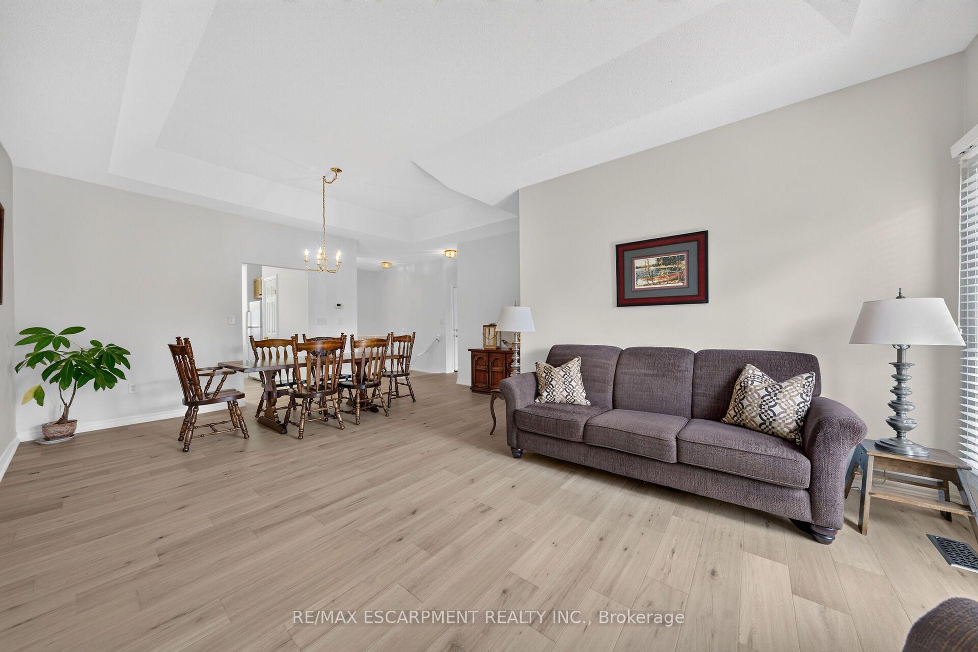 Photo 24 of 21 Twentyplace Boulevard, Hamilton, Mount Hope — HOMEH