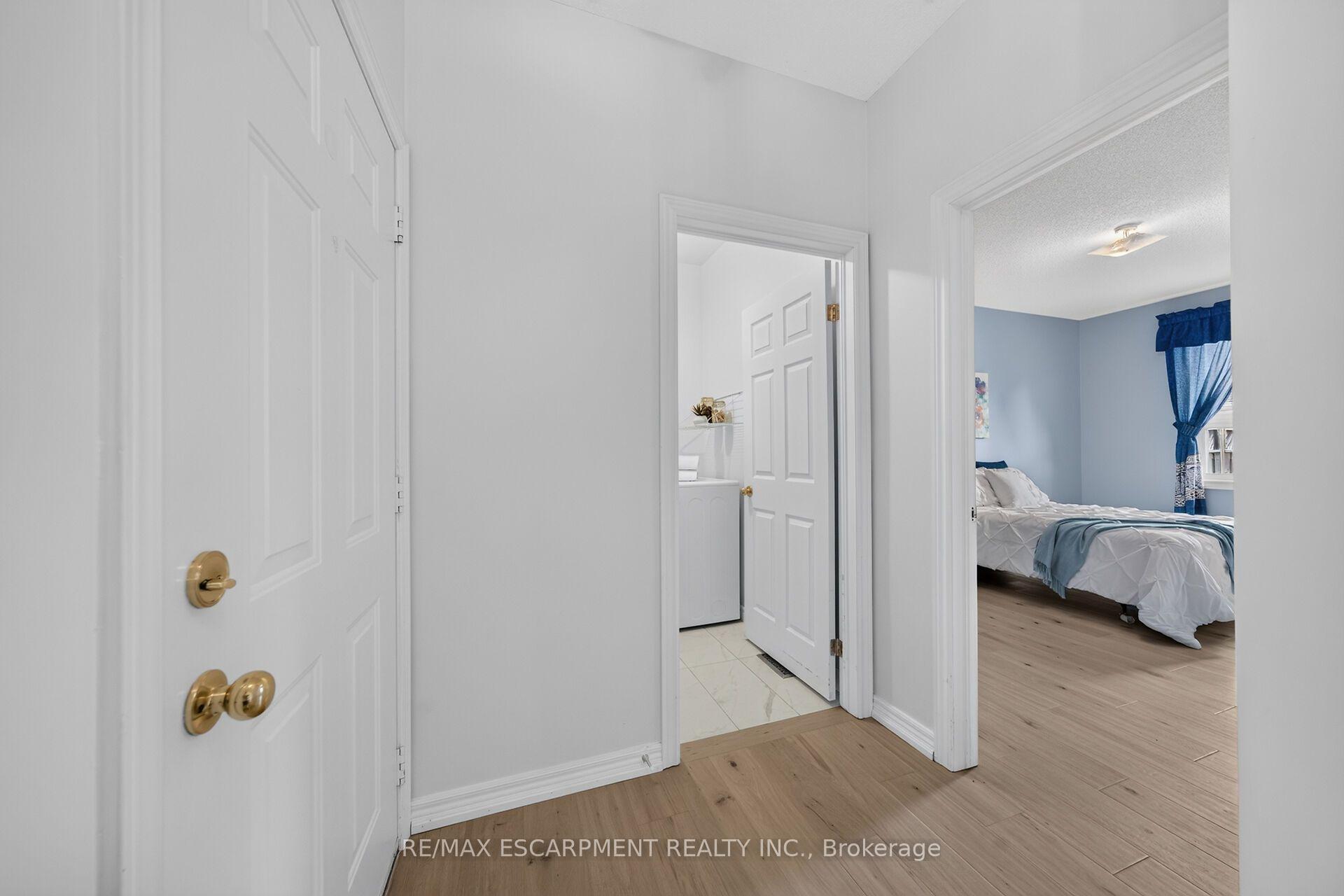 Photo 28 of 21 Twentyplace Boulevard, Hamilton, Mount Hope — HOMEH