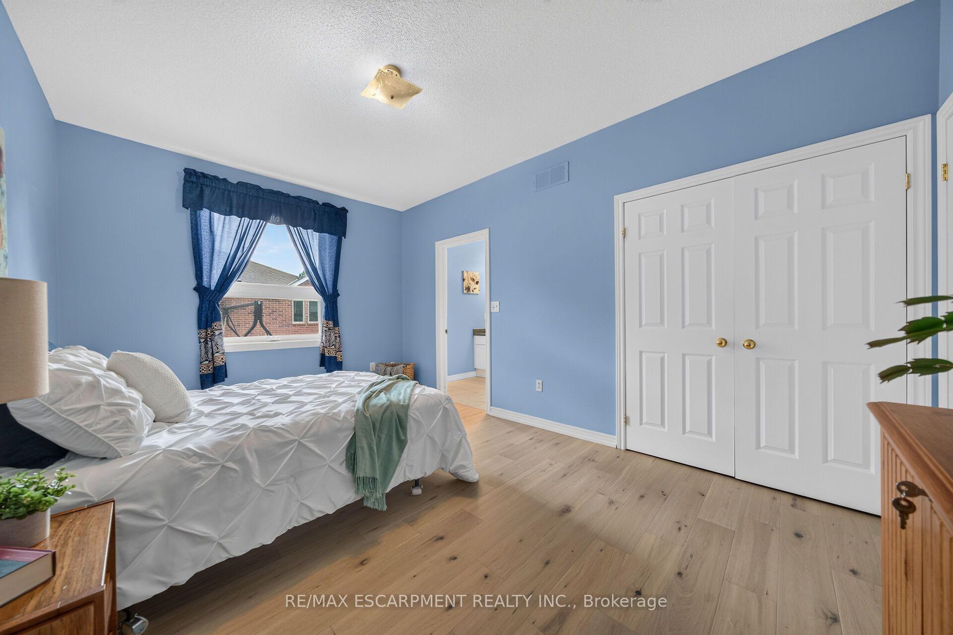 Photo 32 of 21 Twentyplace Boulevard, Hamilton, Mount Hope — HOMEH
