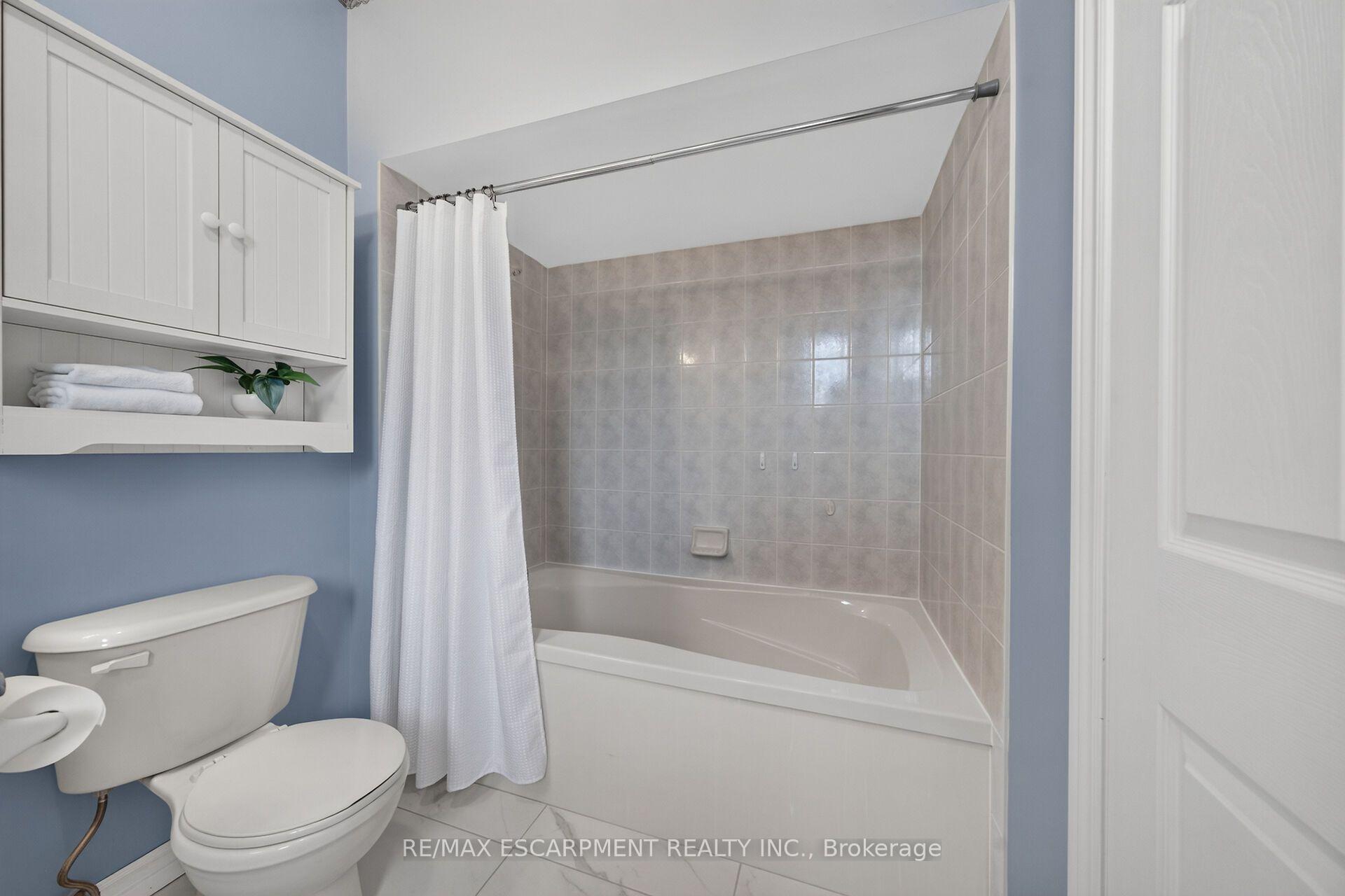 Photo 36 of 21 Twentyplace Boulevard, Hamilton, Mount Hope — HOMEH