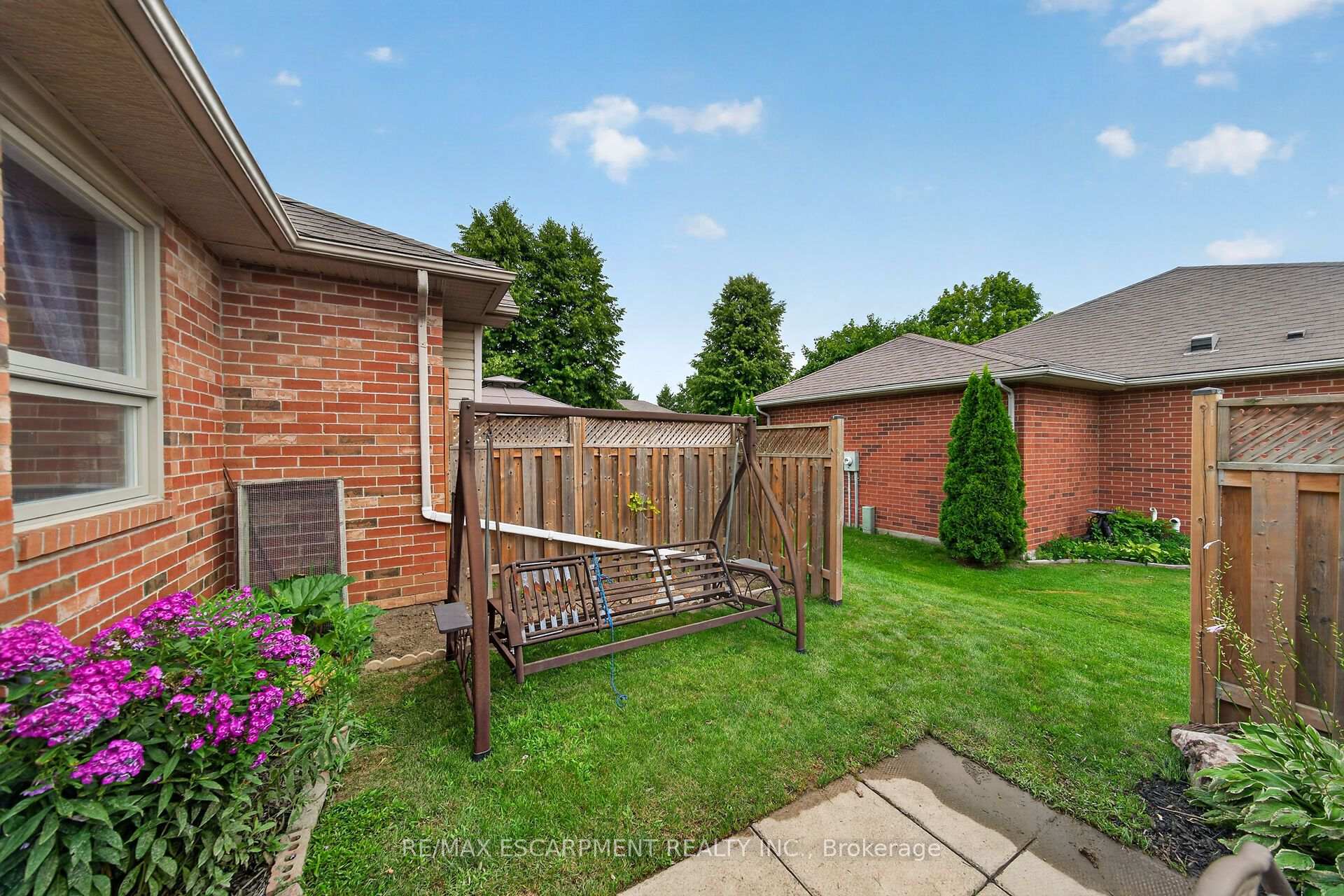 Photo 54 of 21 Twentyplace Boulevard, Hamilton, Mount Hope — HOMEH