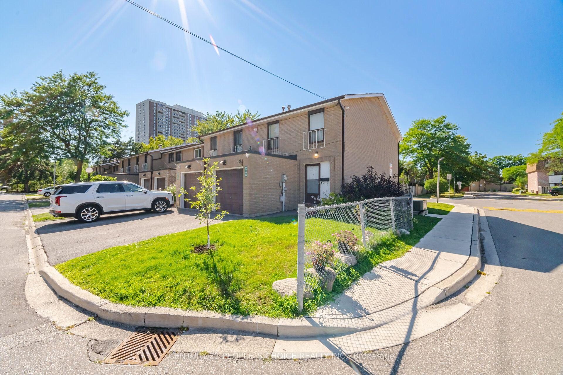 Photo 2 of 79 Fleetwood Crescent, Brampton, Southgate — HOMEH