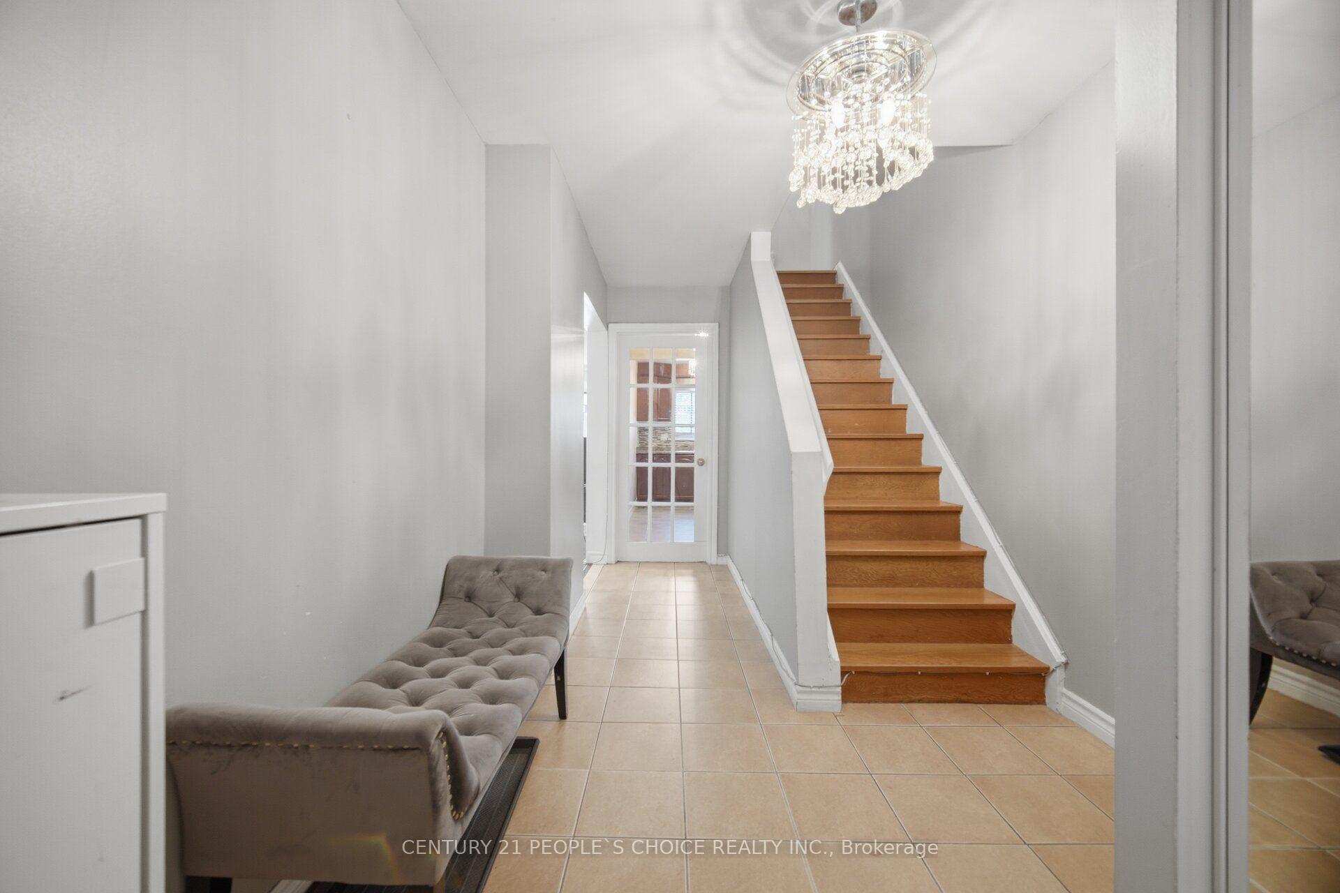 Photo 8 of 79 Fleetwood Crescent, Brampton, Southgate — HOMEH