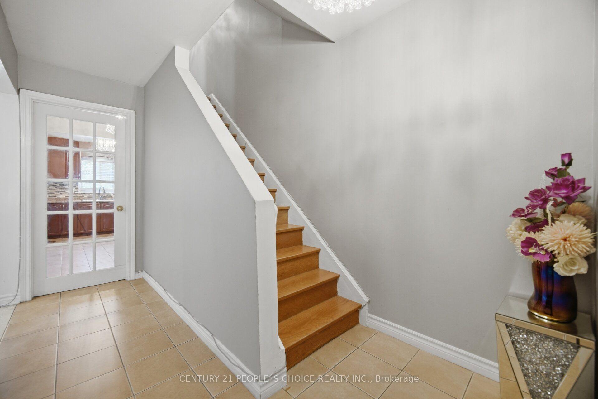 Photo 19 of 79 Fleetwood Crescent, Brampton, Southgate — HOMEH