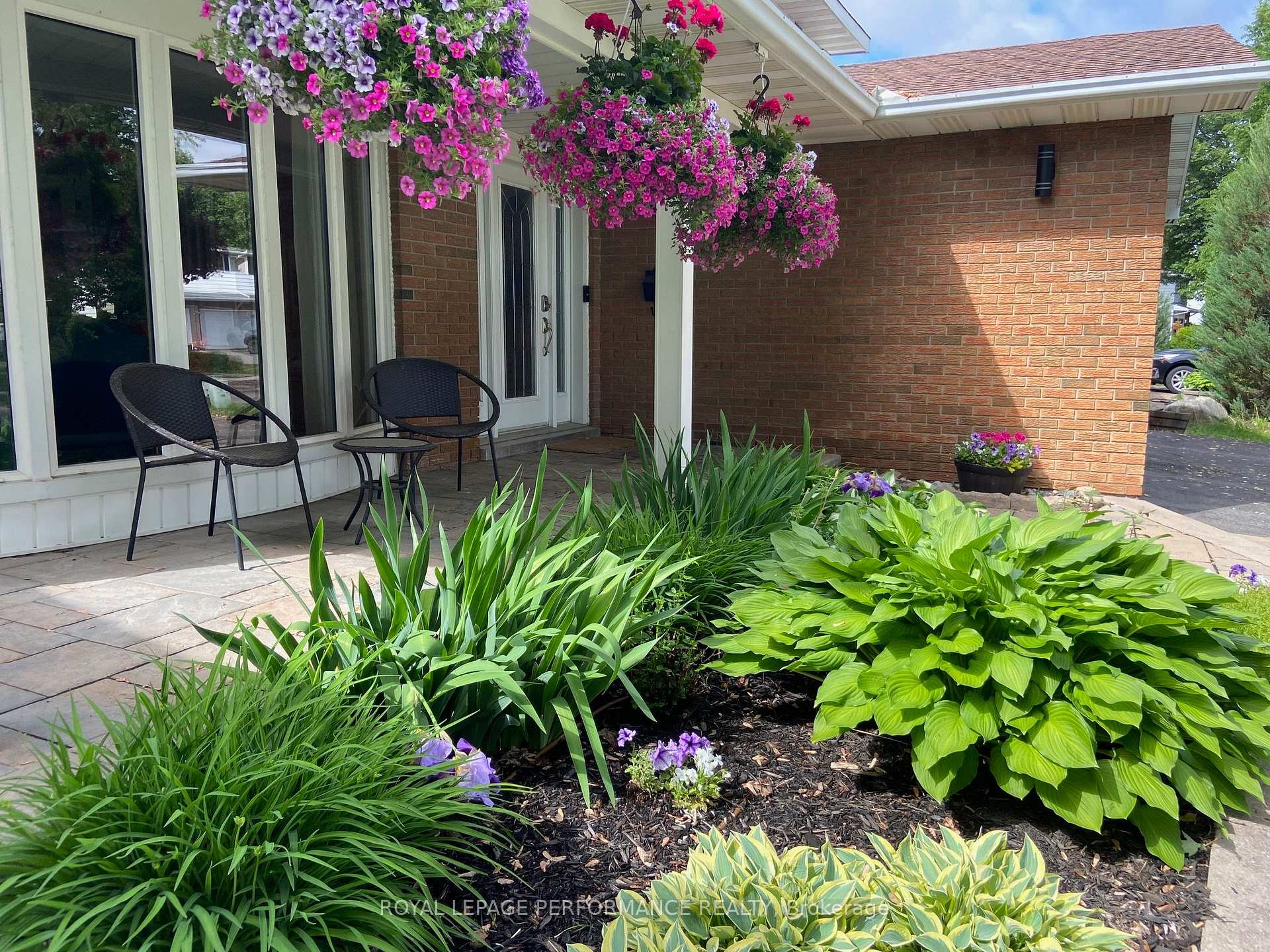 Photo 4 of 13 Centrepark Drive, Ottawa, Blackburn Hamlet — HOMEH