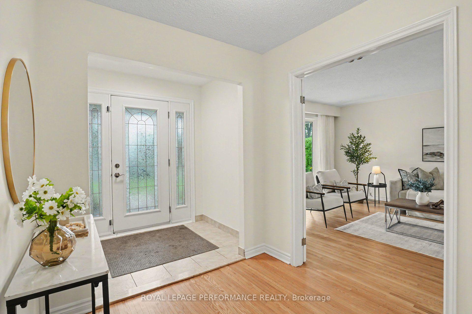 Photo 5 of 13 Centrepark Drive, Ottawa, Blackburn Hamlet — HOMEH