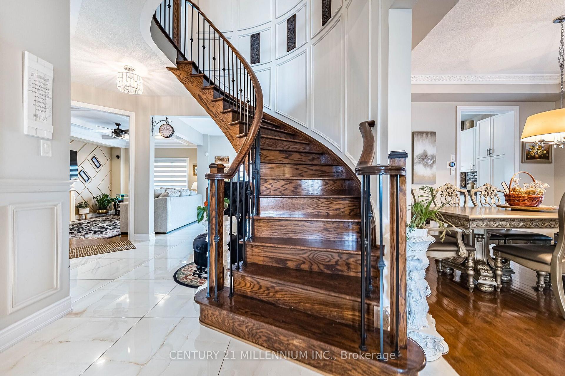 Photo 5 of 4 Belleville Drive, Brampton, Vales of Castlemore North — HOMEH