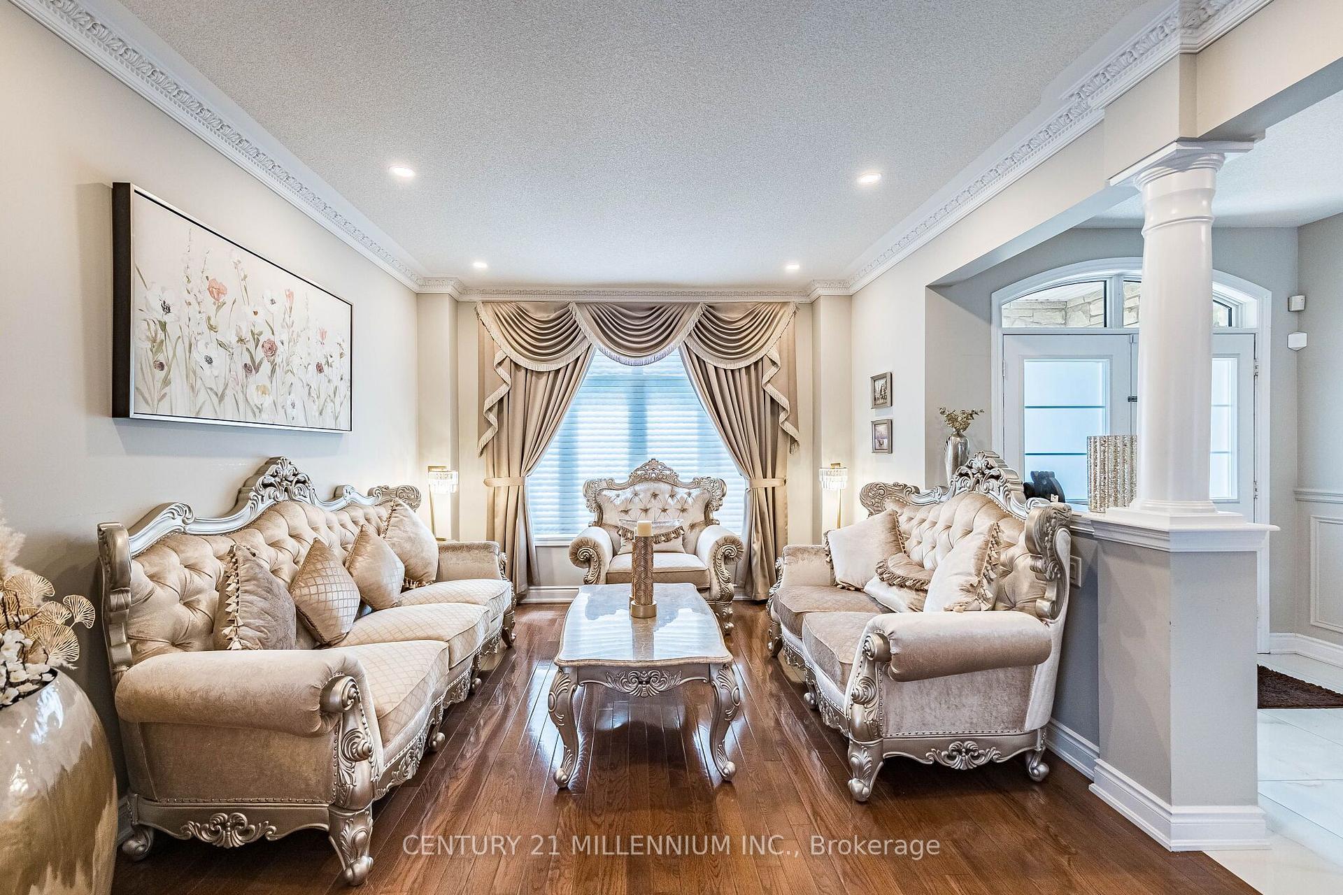 Photo 7 of 4 Belleville Drive, Brampton, Vales of Castlemore North — HOMEH