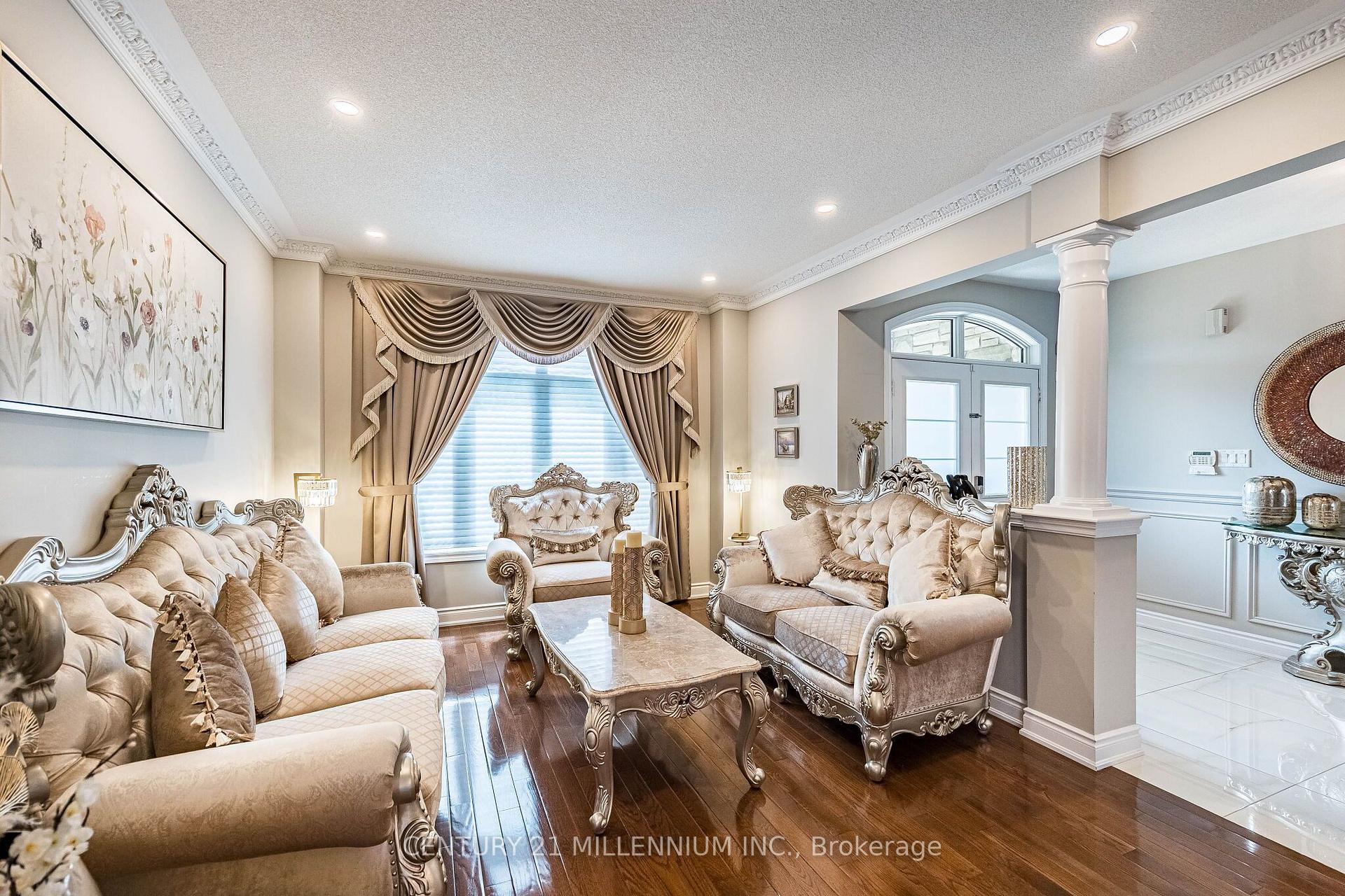 Photo 9 of 4 Belleville Drive, Brampton, Vales of Castlemore North — HOMEH