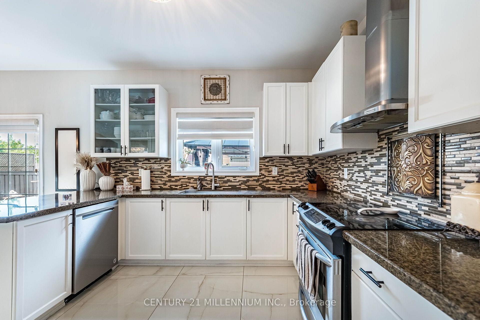 Photo 18 of 4 Belleville Drive, Brampton, Vales of Castlemore North — HOMEH