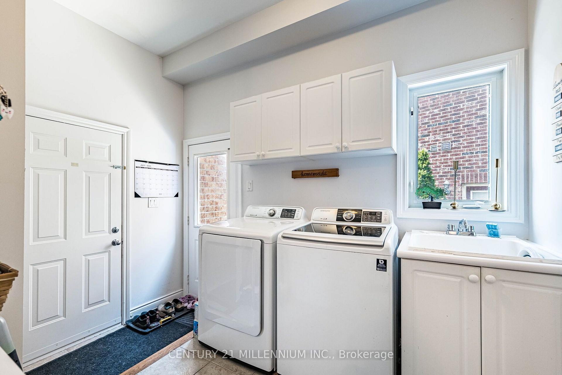 Photo 20 of 4 Belleville Drive, Brampton, Vales of Castlemore North — HOMEH