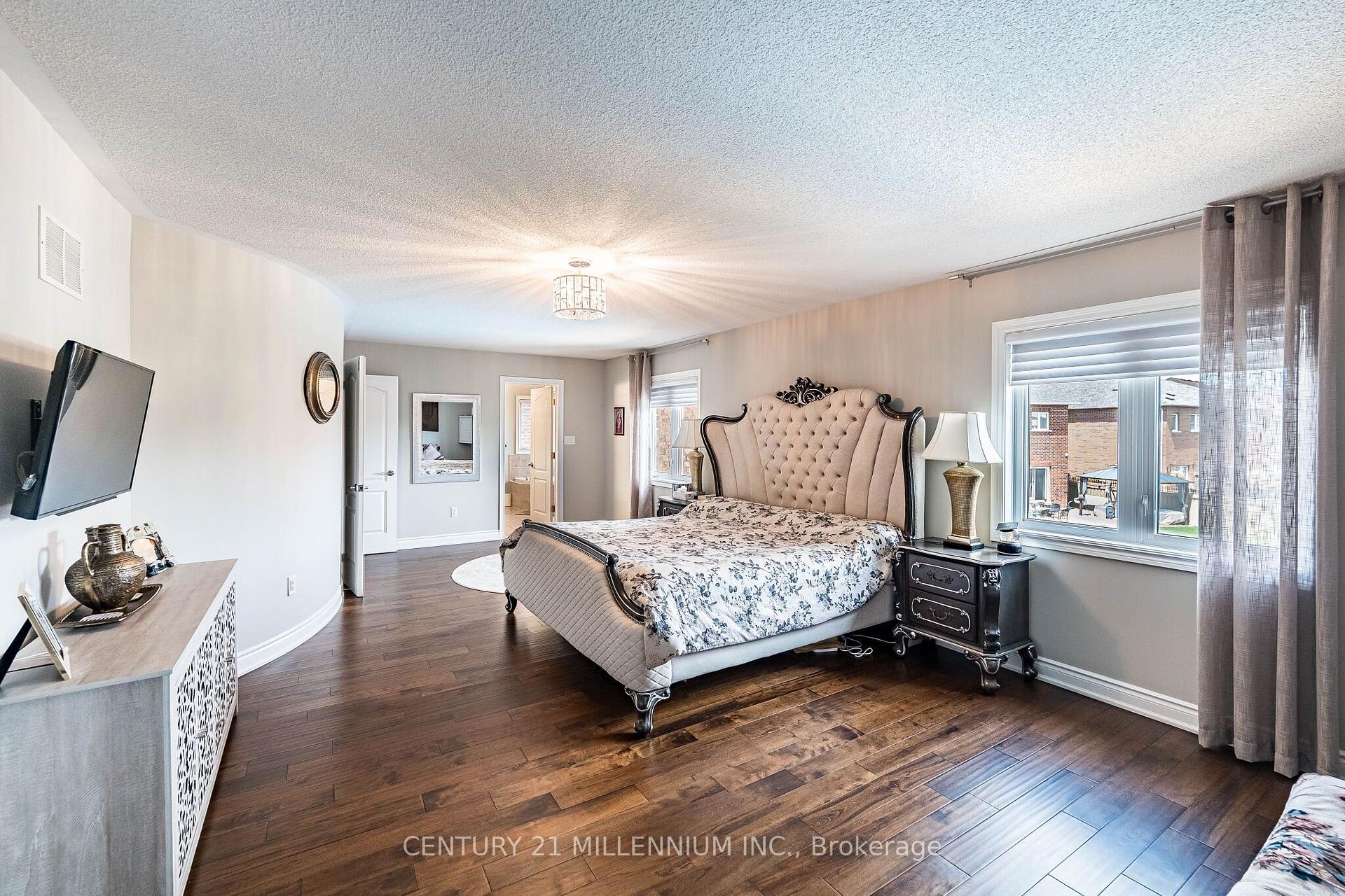 Photo 28 of 4 Belleville Drive, Brampton, Vales of Castlemore North — HOMEH
