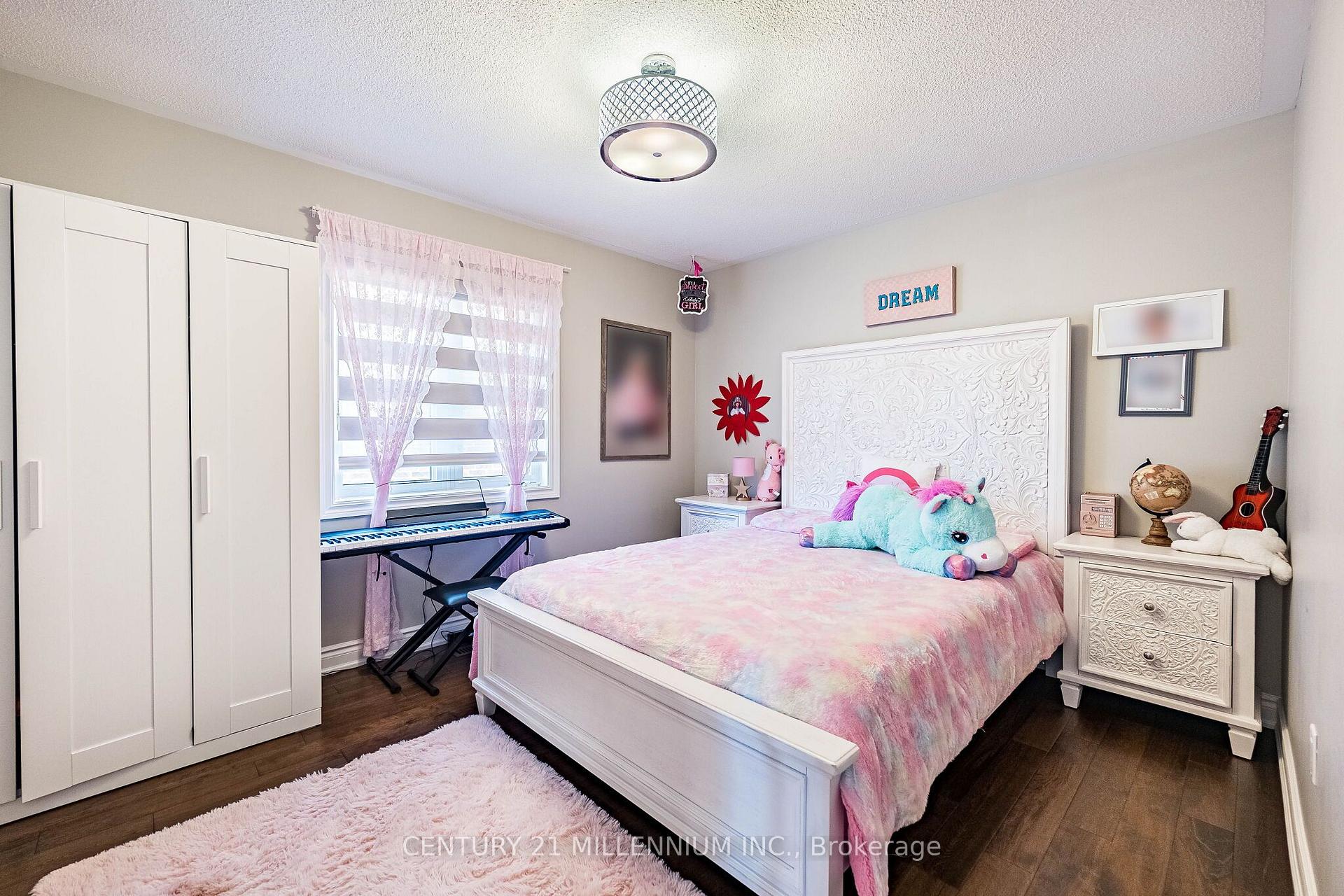 Photo 32 of 4 Belleville Drive, Brampton, Vales of Castlemore North — HOMEH