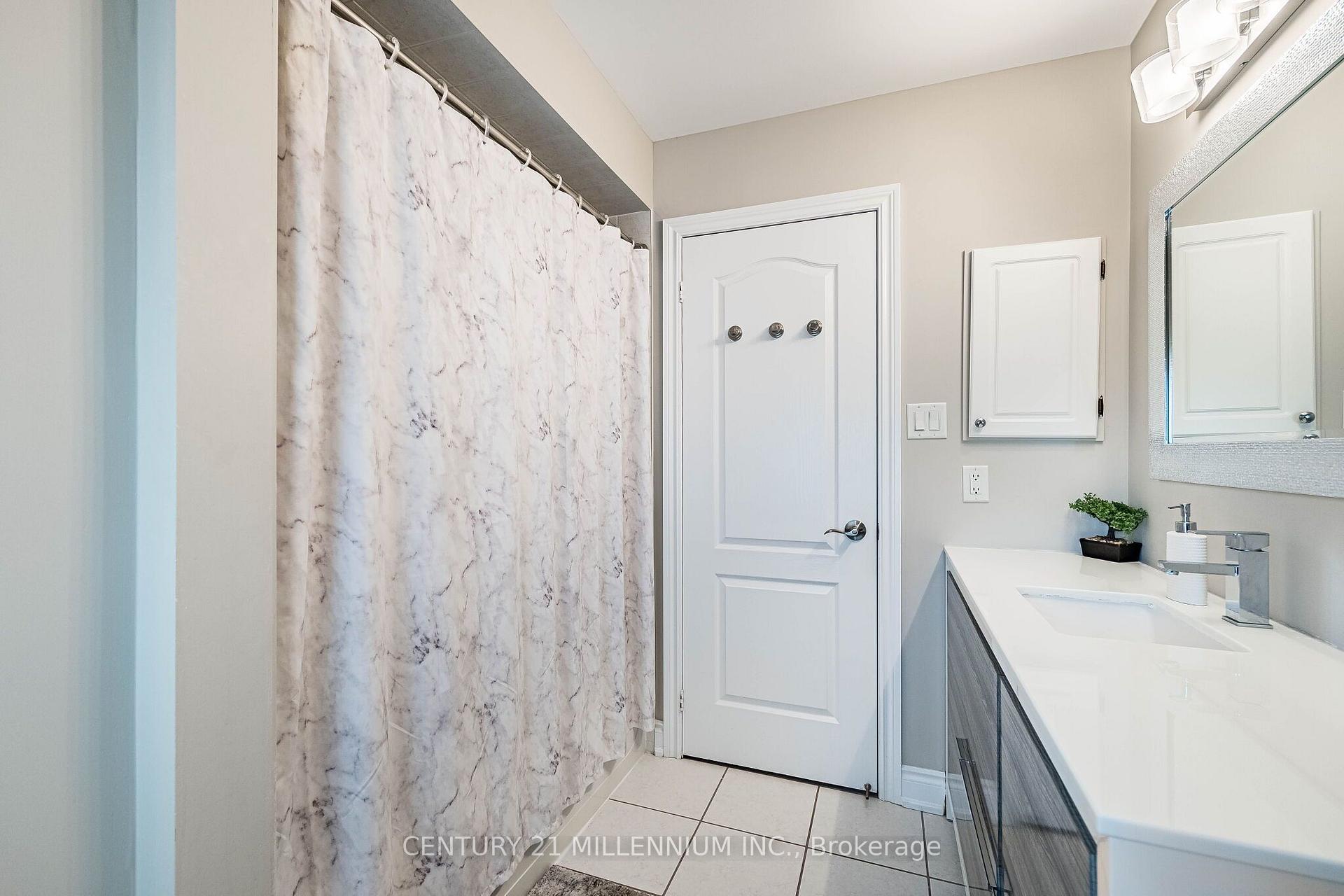 Photo 38 of 4 Belleville Drive, Brampton, Vales of Castlemore North — HOMEH
