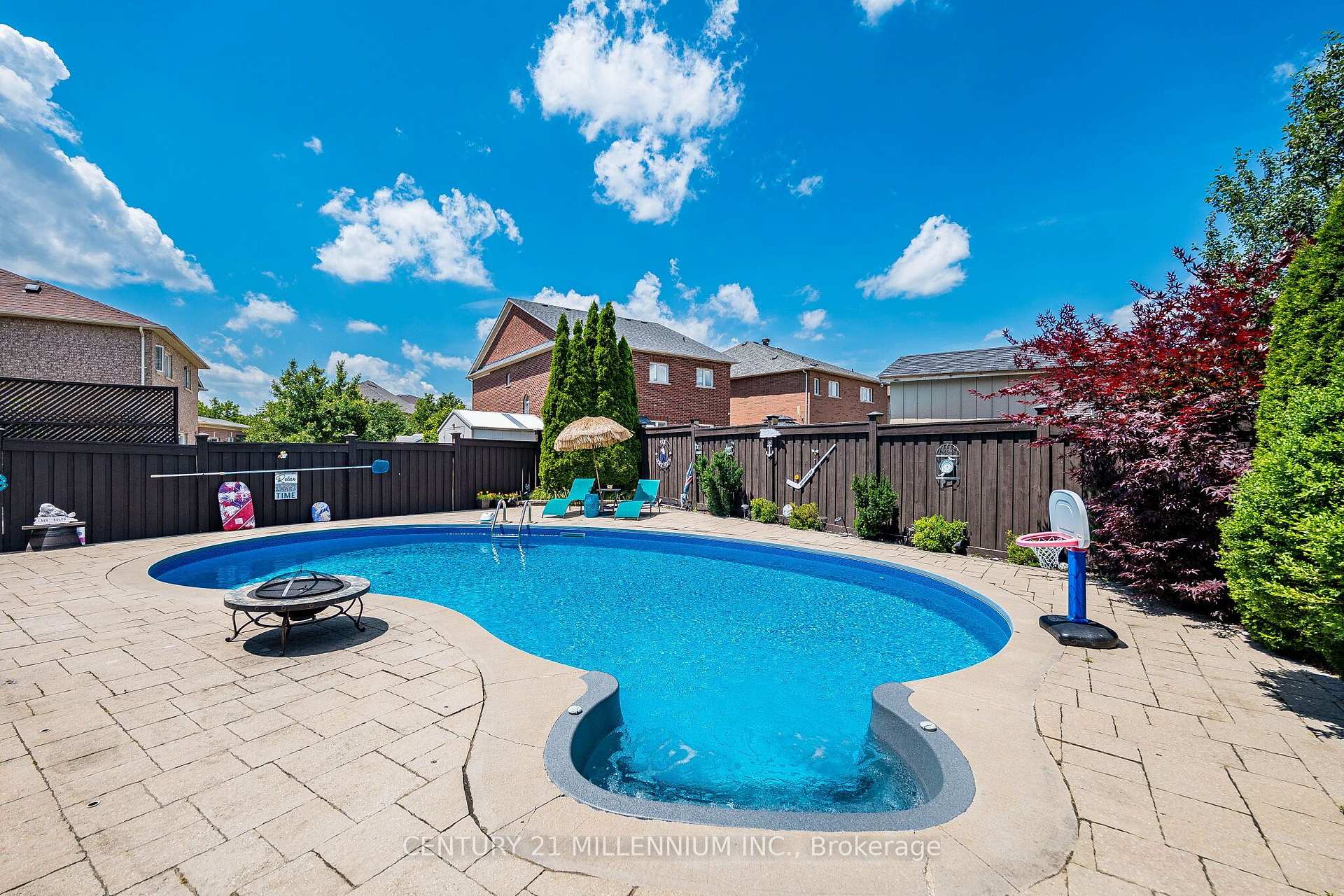 Photo 46 of 4 Belleville Drive, Brampton, Vales of Castlemore North — HOMEH