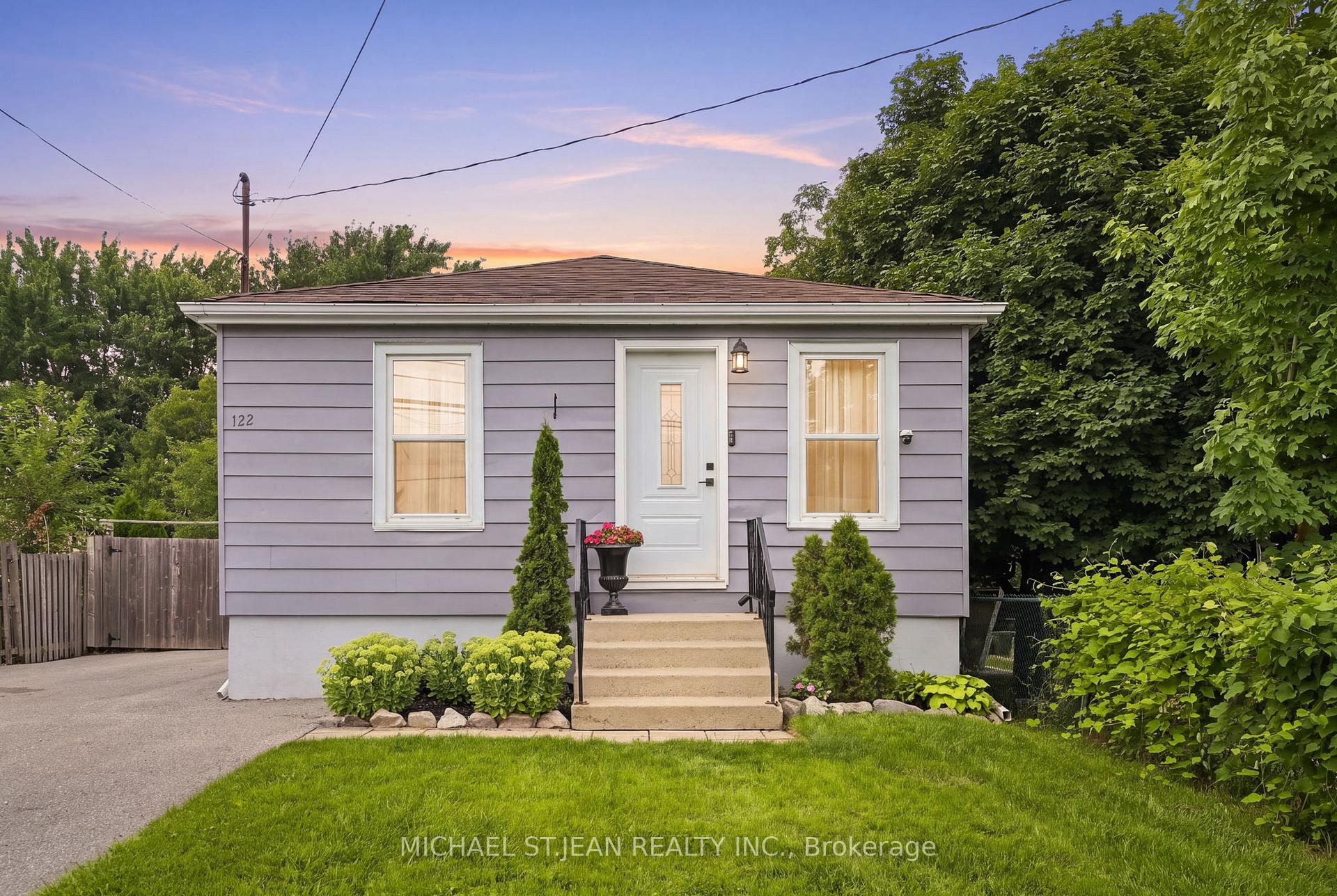 Photo of 122 Limeridge Road W