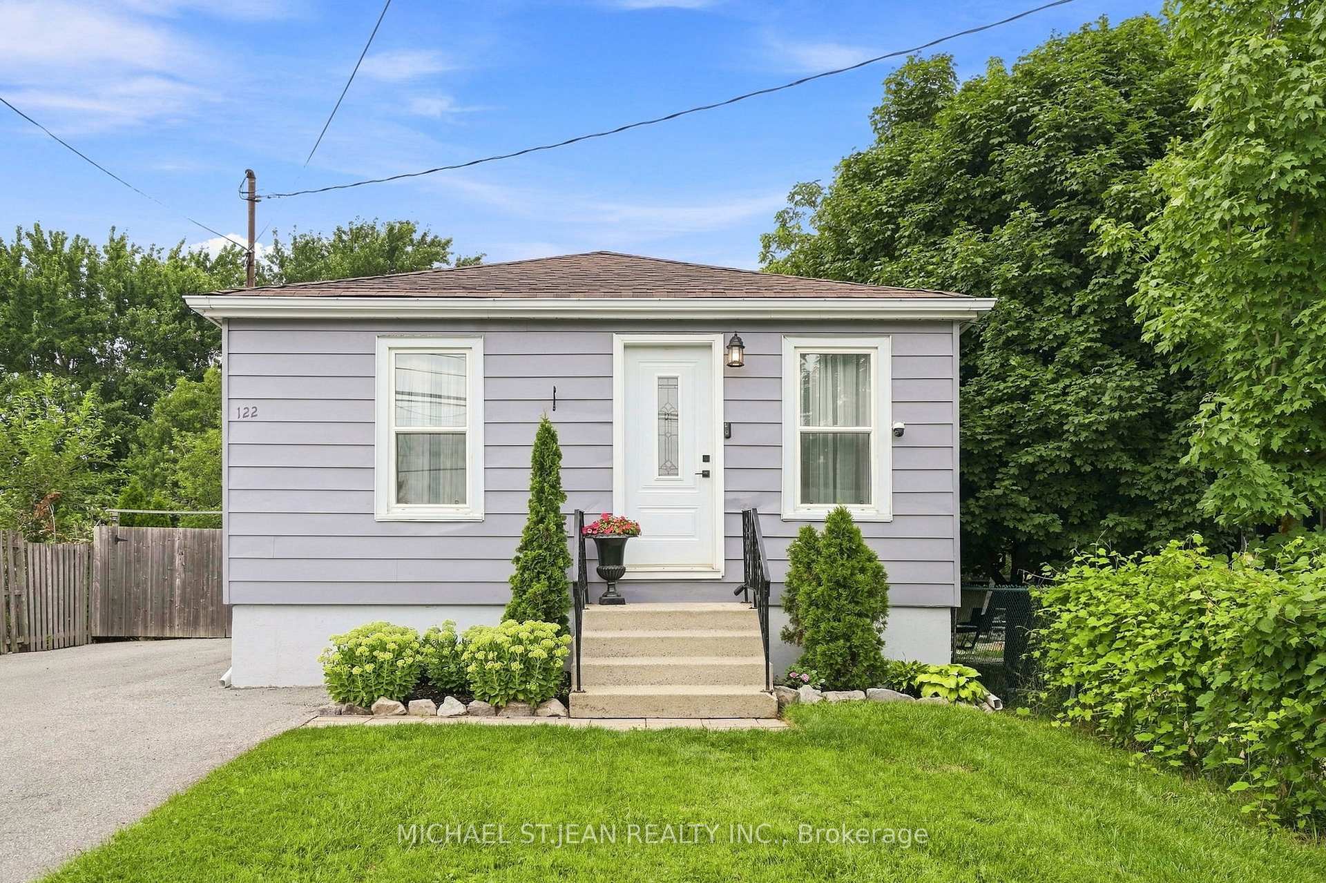 Photo 2 of 122 Limeridge Road W, Hamilton, Rolston — HOMEH