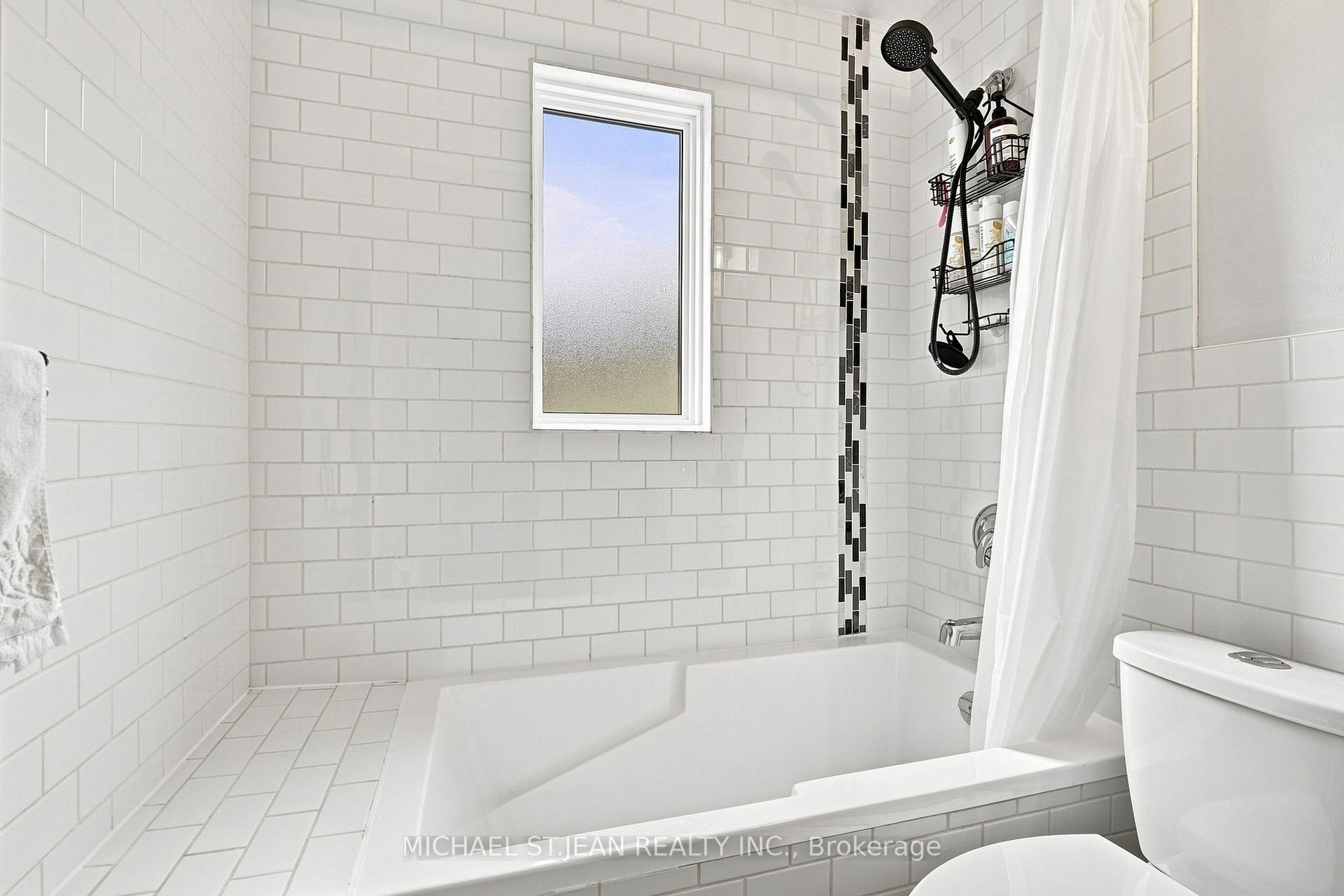 Photo 20 of 122 Limeridge Road W, Hamilton, Rolston — HOMEH