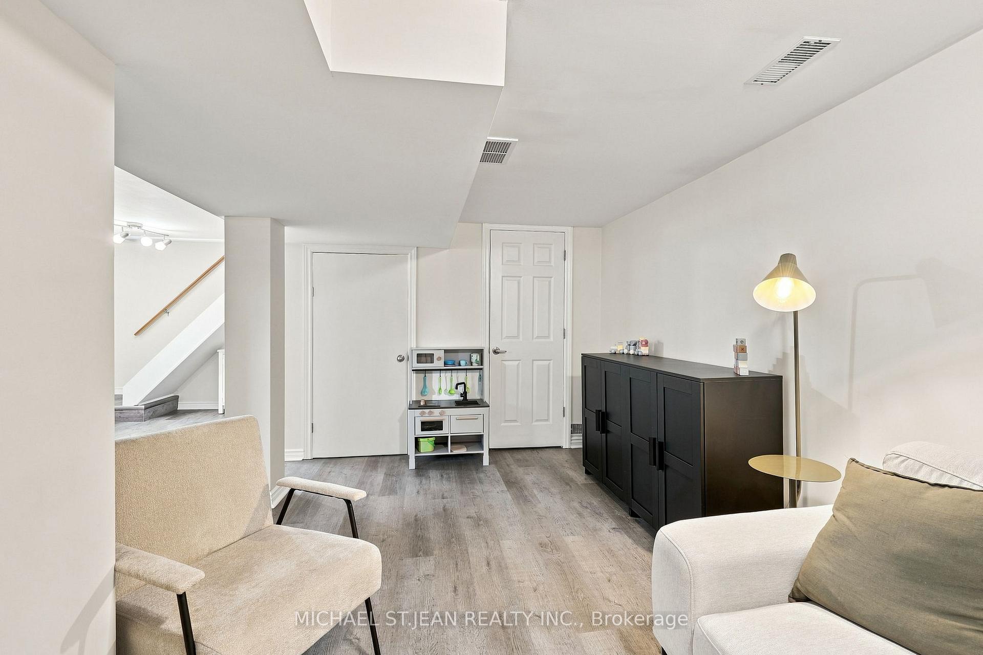 Photo 35 of 122 Limeridge Road W, Hamilton, Rolston — HOMEH