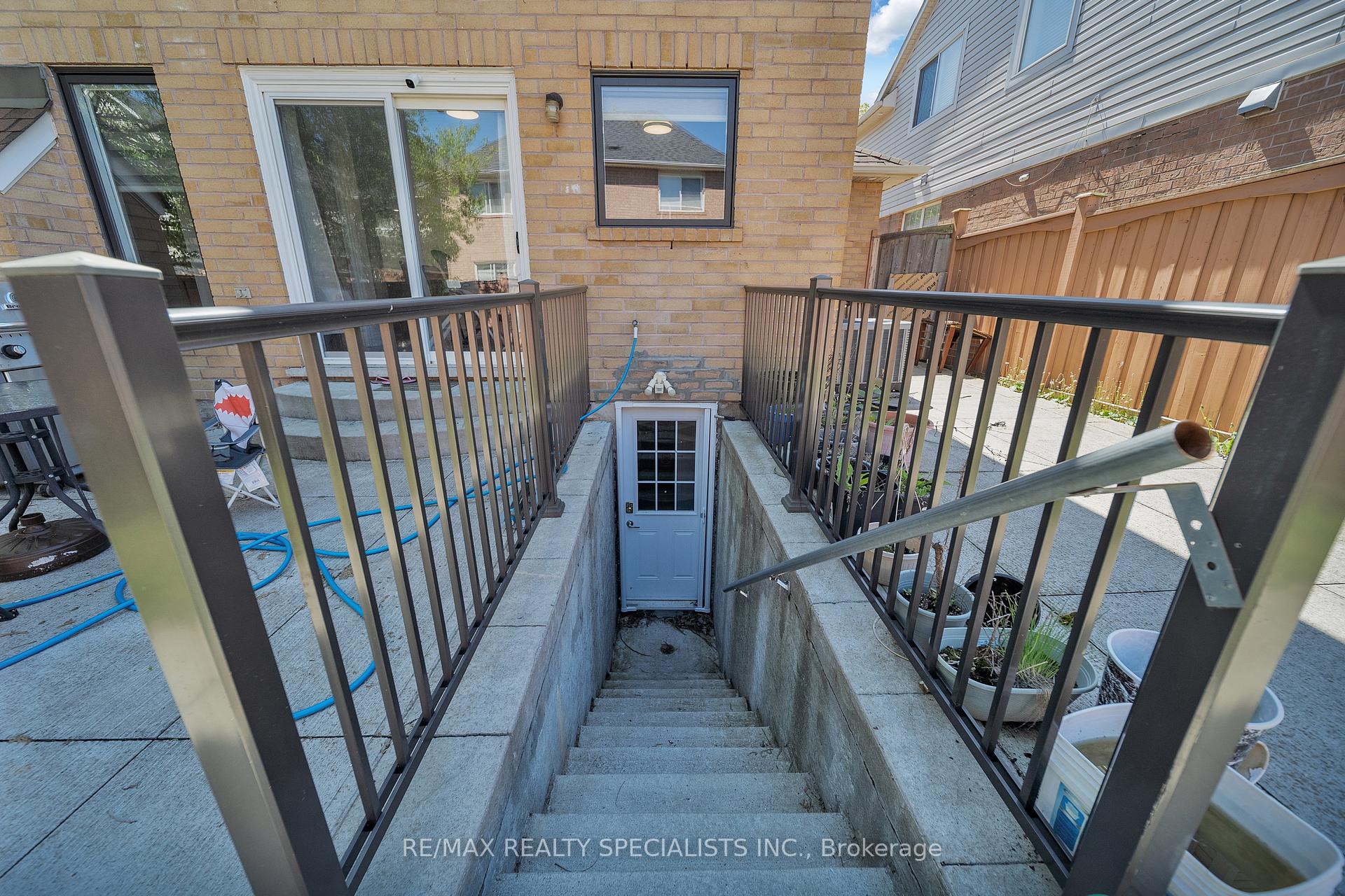 Photo 6 of 22 Clayborne Avenue, Brampton, Fletcher's Meadow — HOMEH