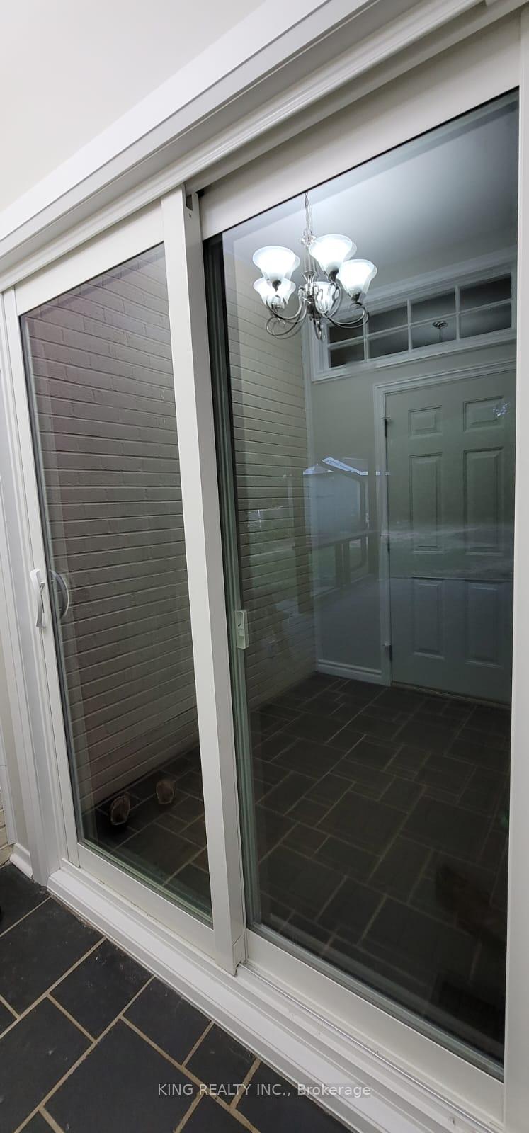 Photo 6 of 13 Brookland Drive W, Brampton, Avondale — HOMEH